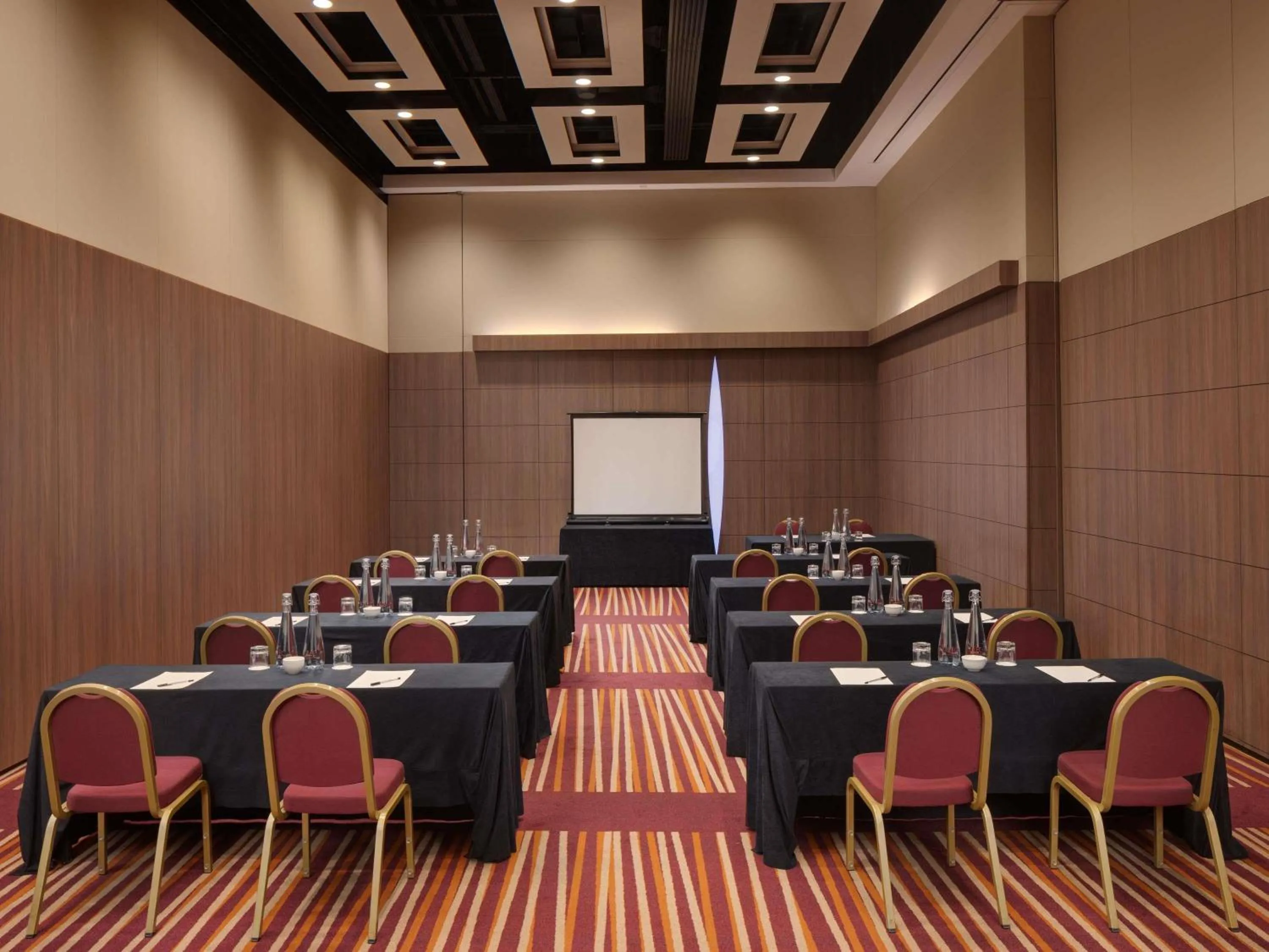 Meeting/conference room in Mercure London Earls Court