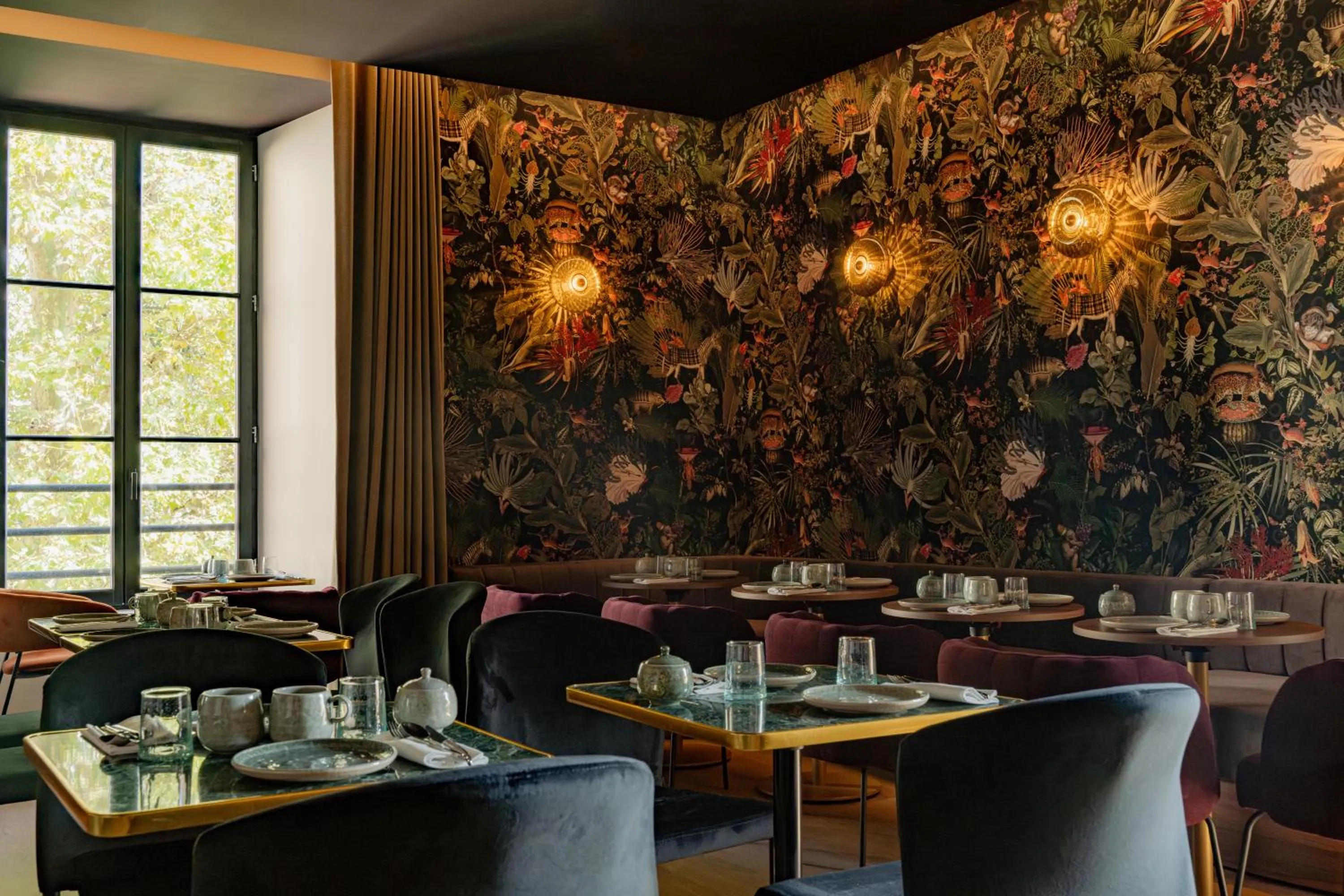 Restaurant/places to eat in Hôtel Fort St Laurent Lyon - Handwritten Collection