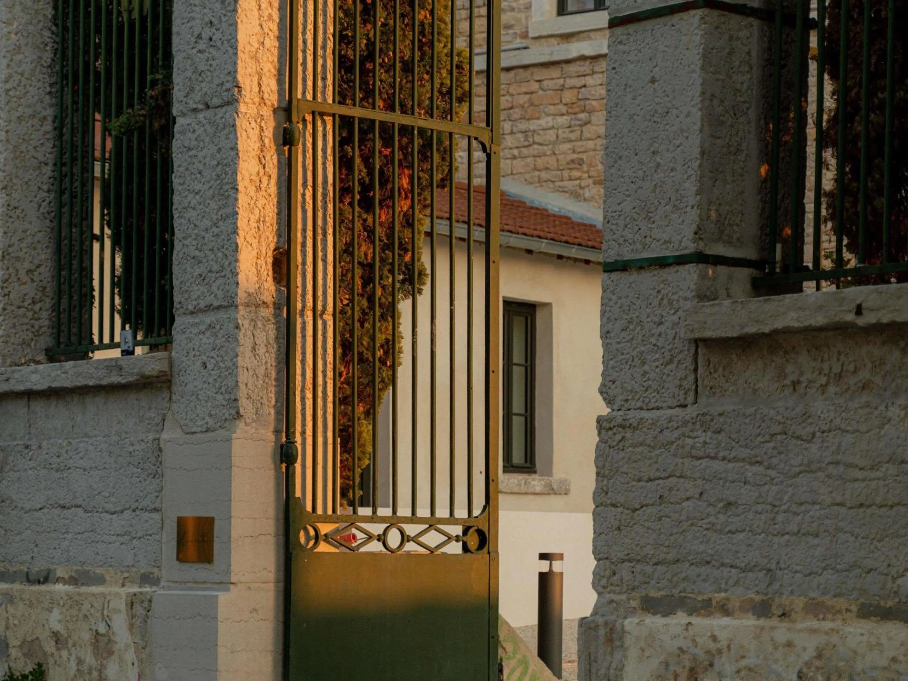 Property building in Hôtel Fort St Laurent Lyon - Handwritten Collection