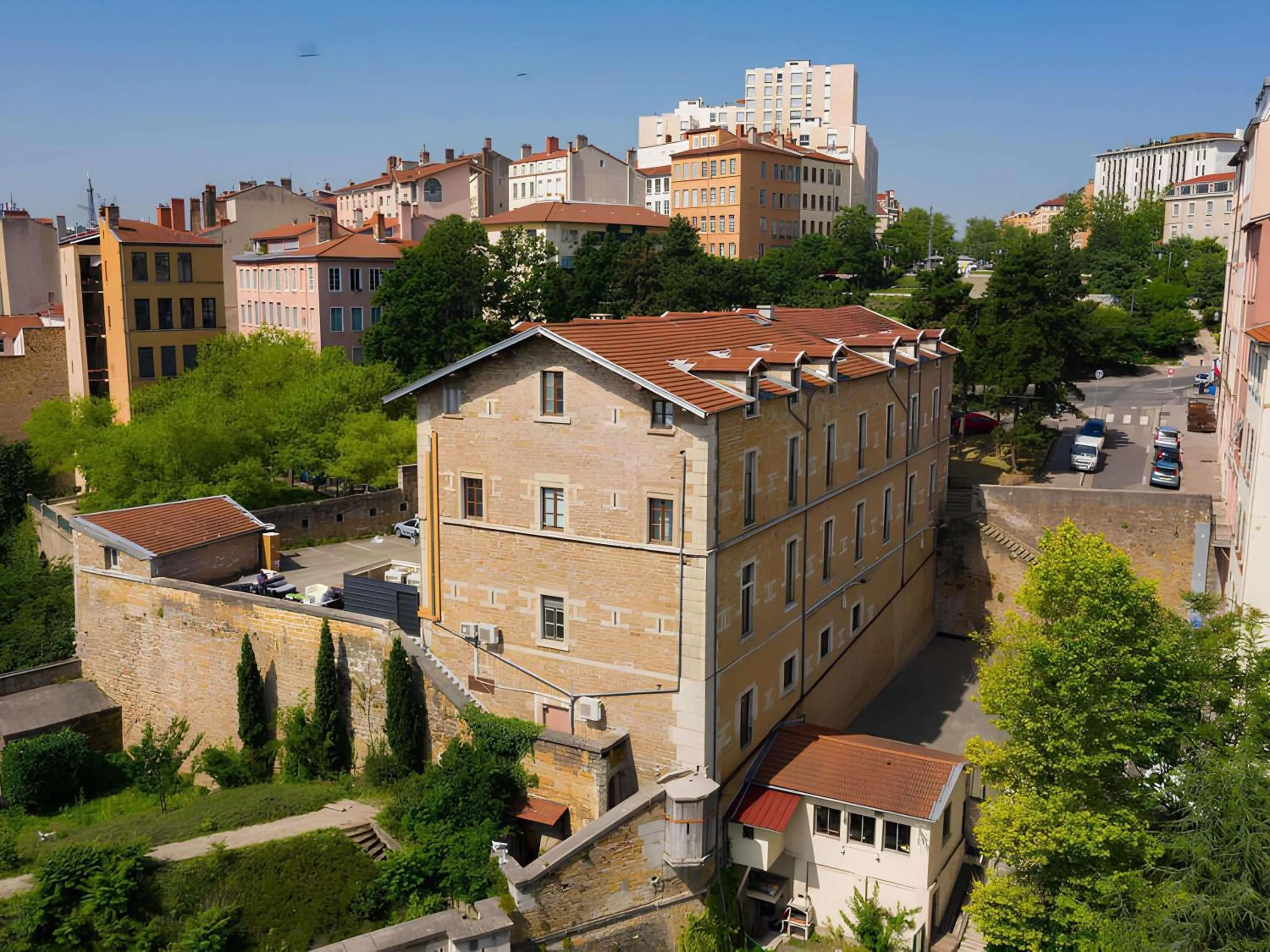 Property building in Hôtel Fort St Laurent Lyon - Handwritten Collection