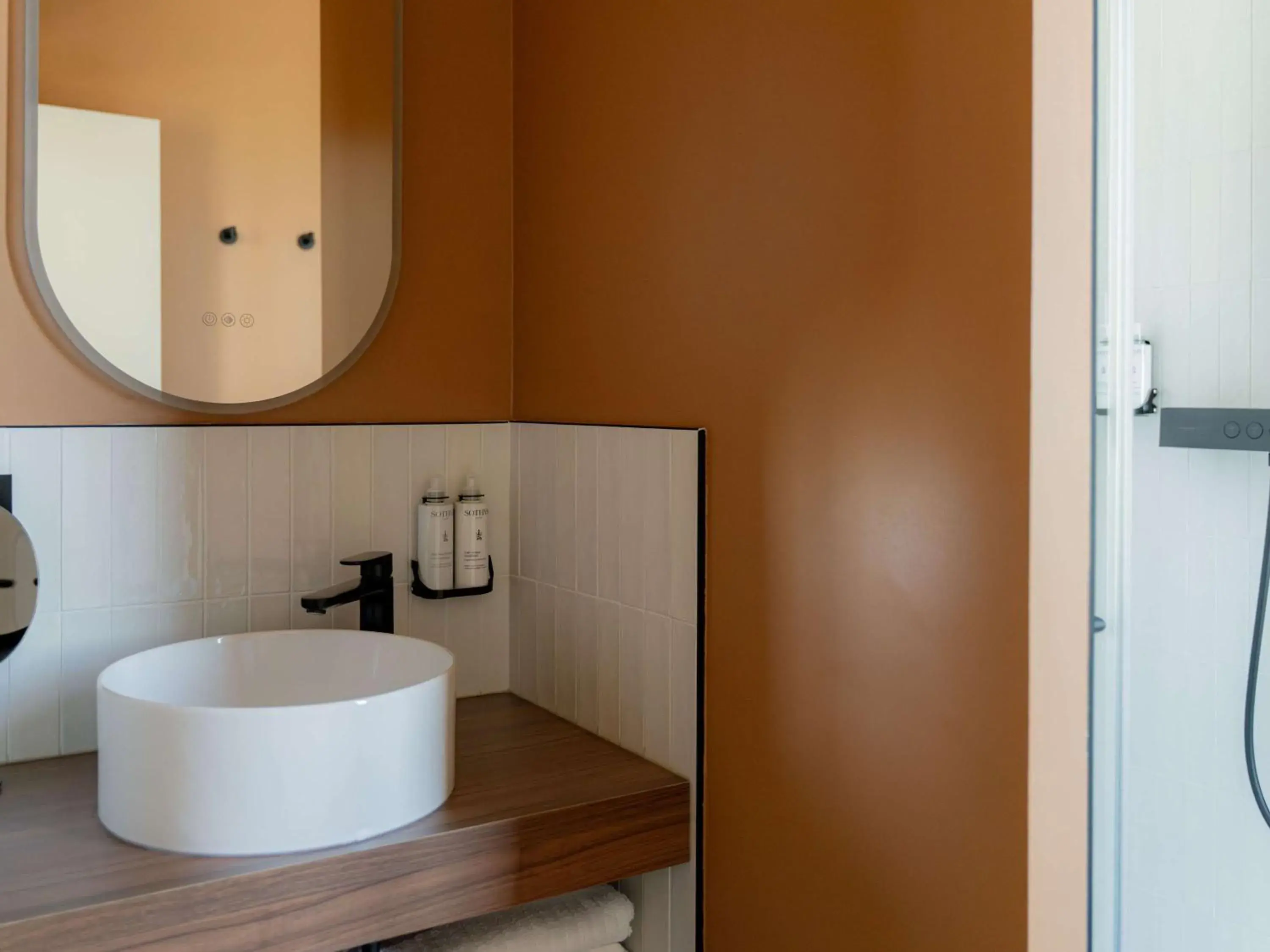 Deluxe Double Room in Hôtel Fort St Laurent Lyon - Handwritten Collection Deluxe Double Room in Hôtel Fort St Laurent Lyon - Handwritten Collection