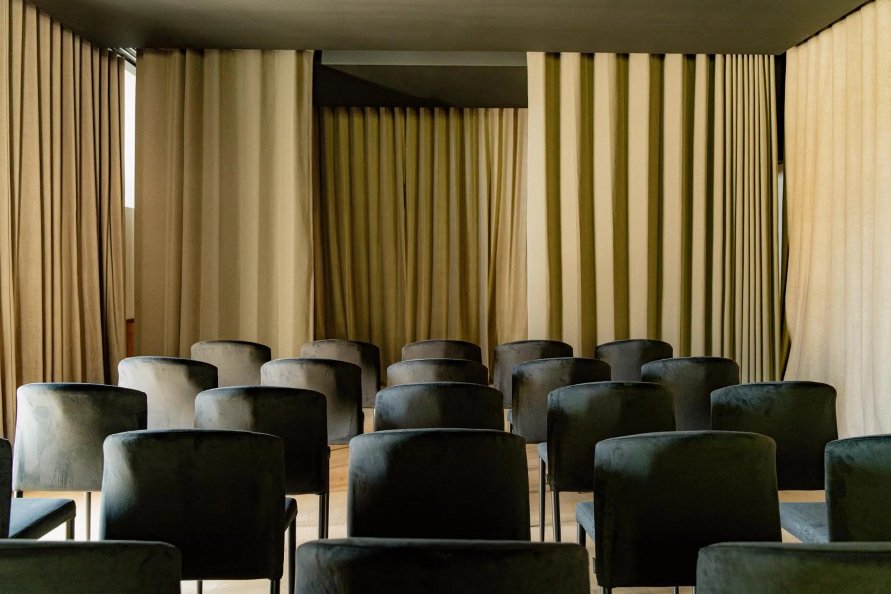 Meeting/conference room in Hôtel Fort St Laurent Lyon - Handwritten Collection