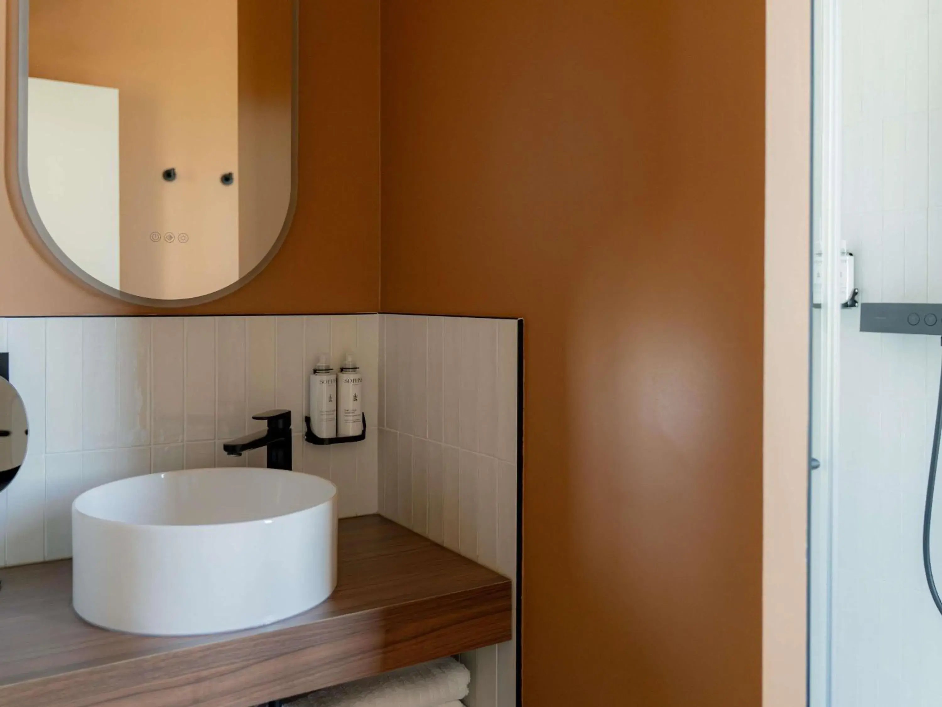 Superior Junior Suite with Double Bed in Hôtel Fort St Laurent Lyon - Handwritten Collection Superior Junior Suite with Double Bed in Hôtel Fort St Laurent Lyon - Handwritten Collection