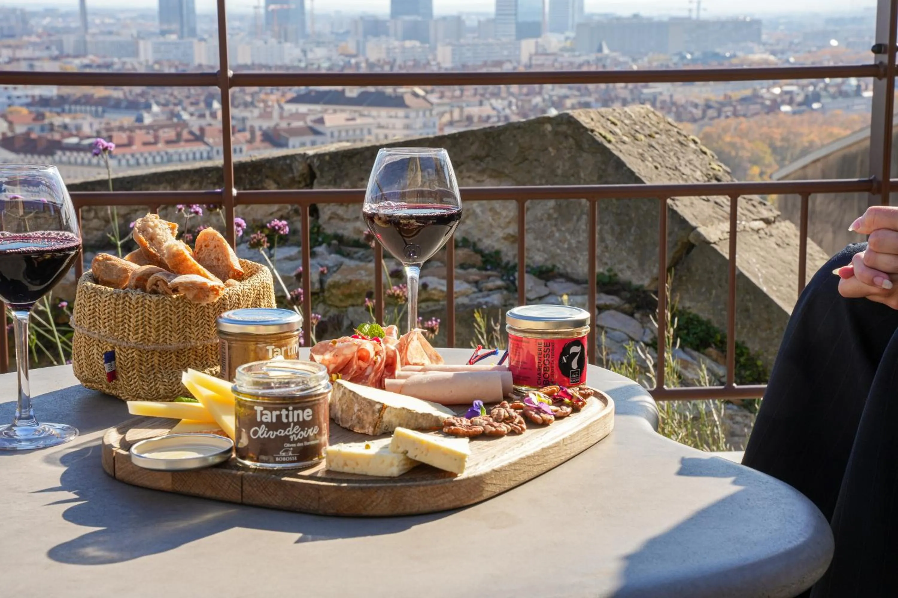 Restaurant/places to eat in Hôtel Fort St Laurent Lyon - Handwritten Collection