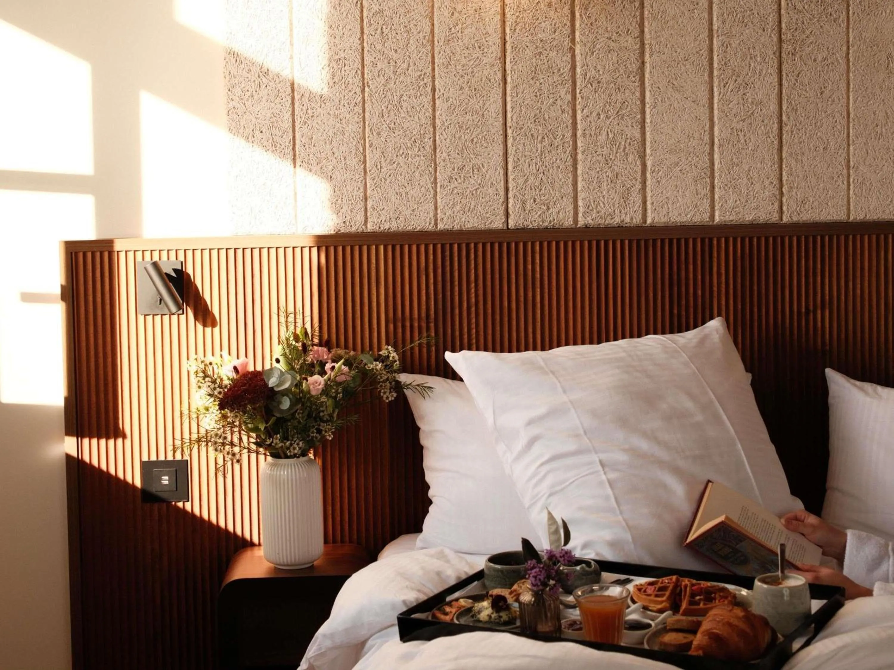 Breakfast, Bed in Hôtel Fort St Laurent Lyon - Handwritten Collection