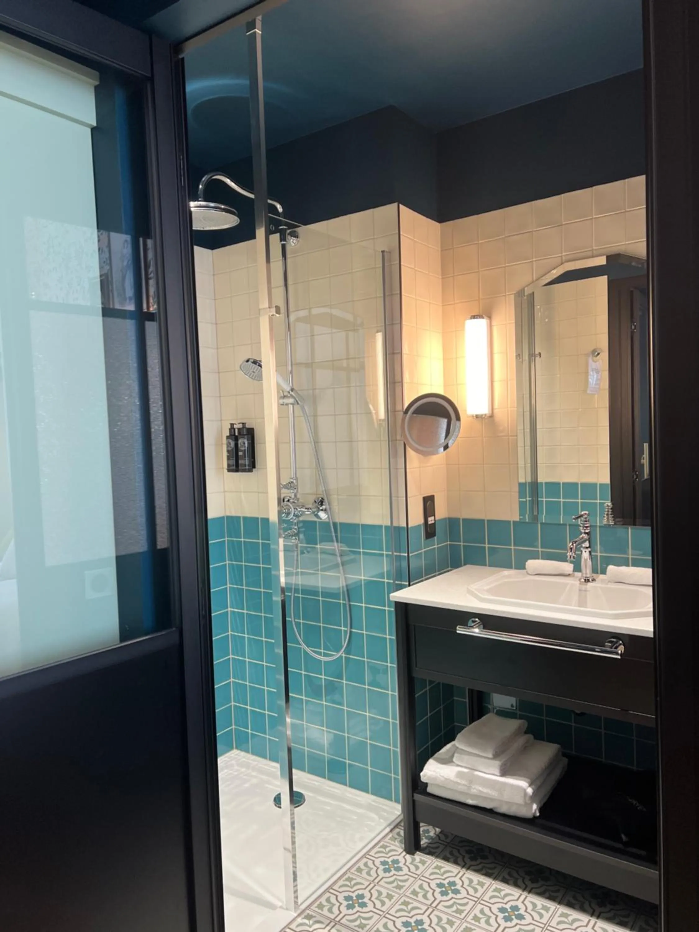 Bathroom in Square Lodge Hotel Accor - La Roche-sur-Yon