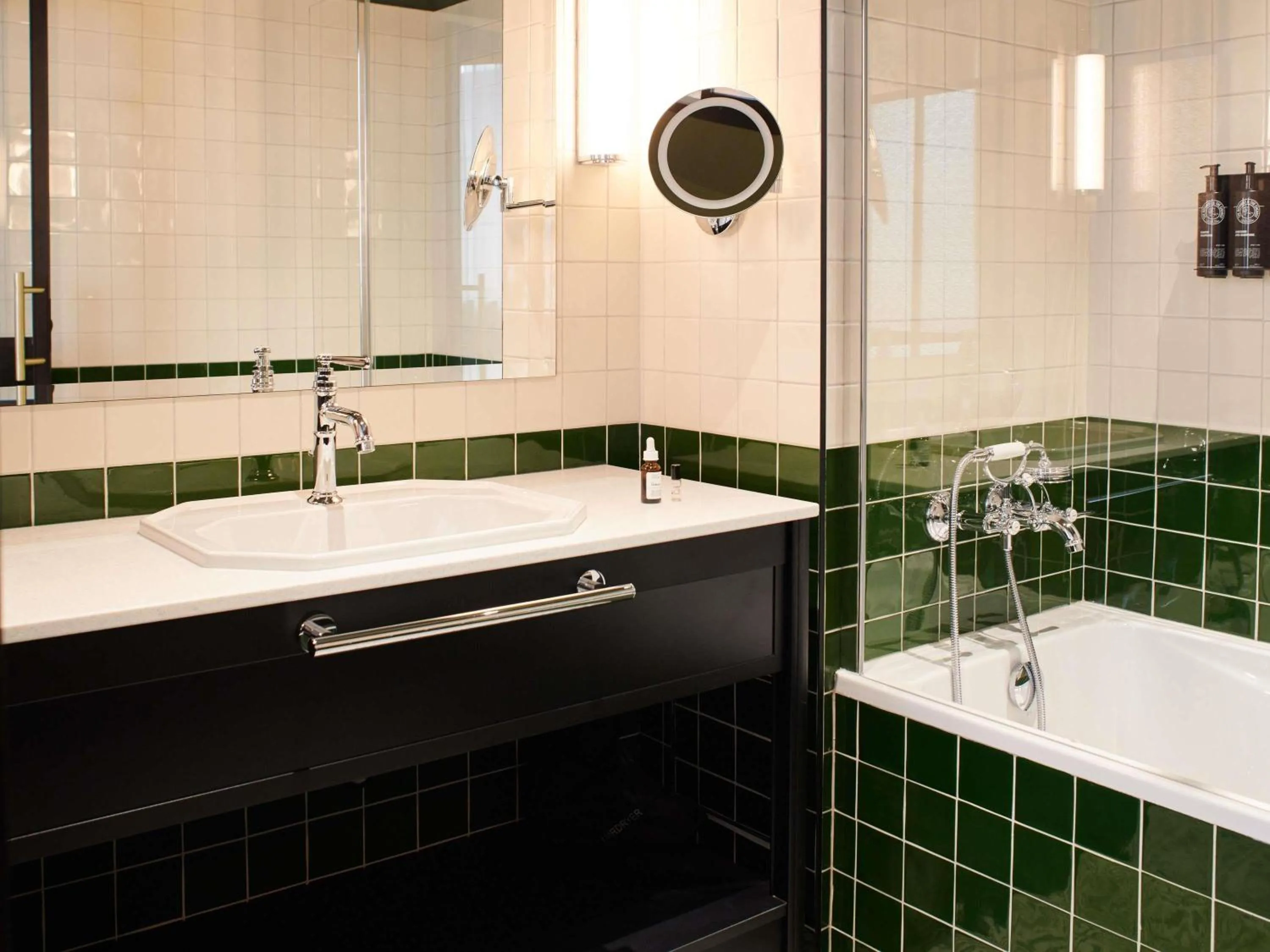 Bedroom in Square Lodge Hotel Accor - La Roche-sur-Yon