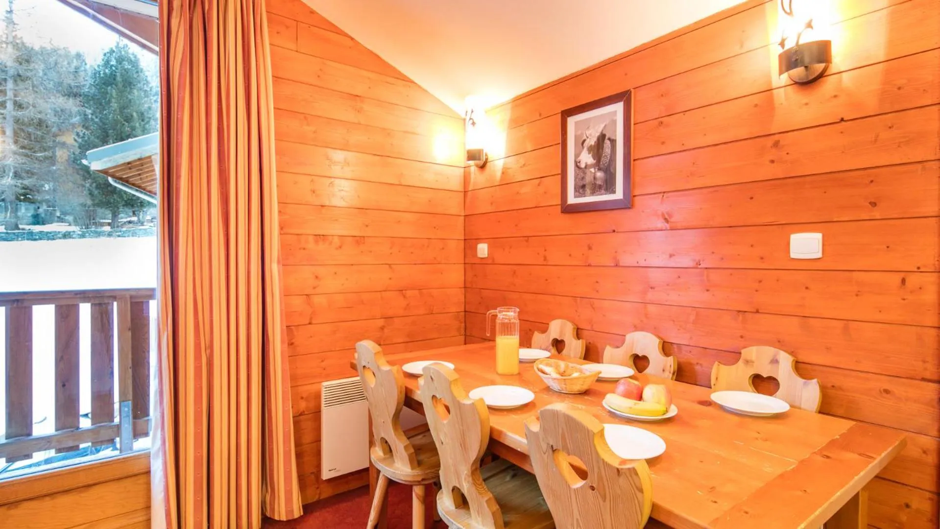 Dining area in Vacancéole - Résidence Les Chalets de la Ramoure