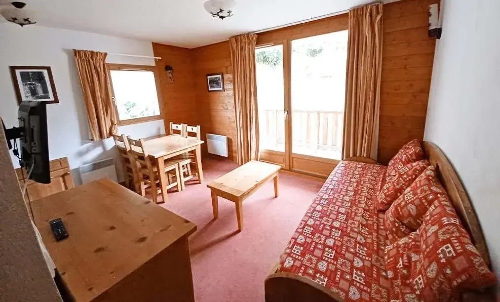 Living room, Bed in Vacancéole - Résidence Les Chalets de la Ramoure Living room, Bed in Vacancéole - Résidence Les Chalets de la Ramoure