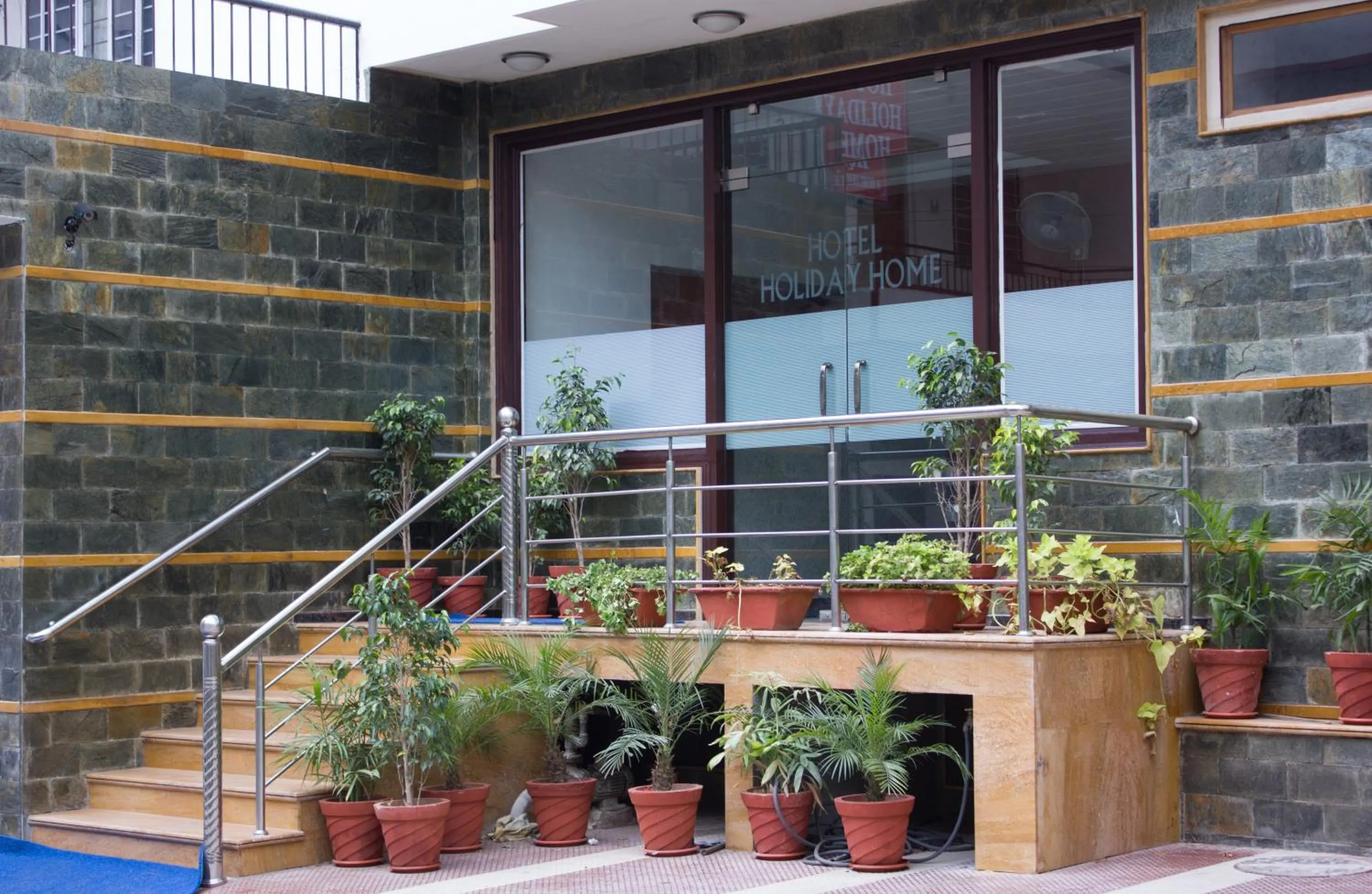 Restaurant/places to eat in Hotel Holiday Home