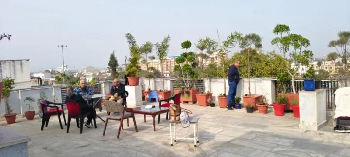 Restaurant/places to eat in C T Heights Inn