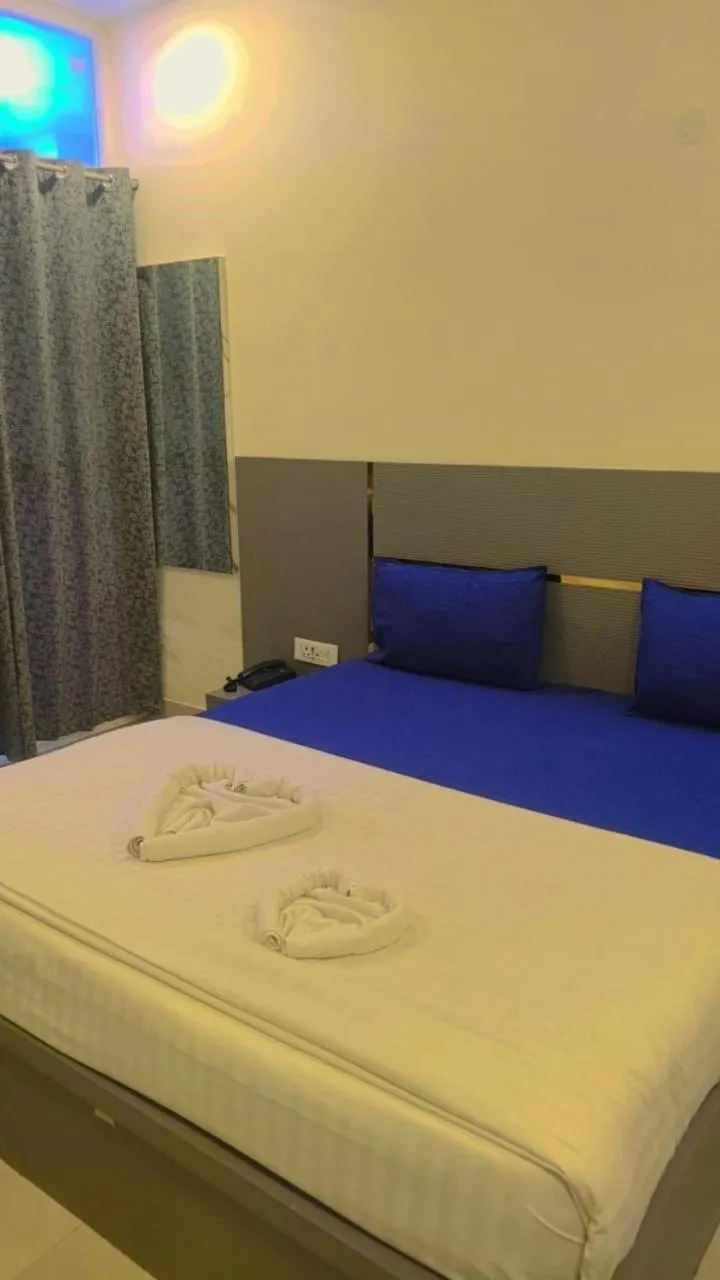 Bed in C T Heights Inn