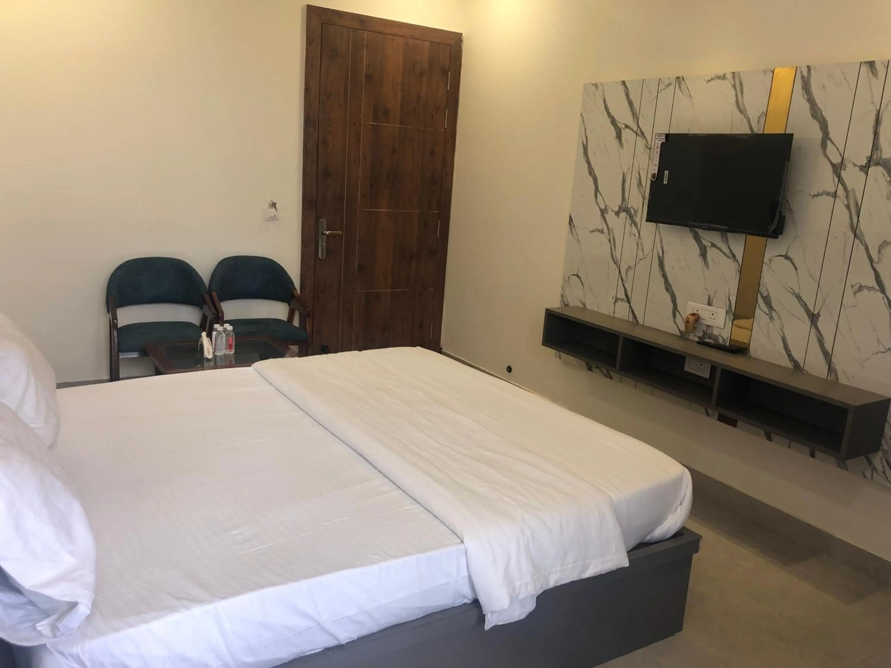 Bed in C T Heights Inn