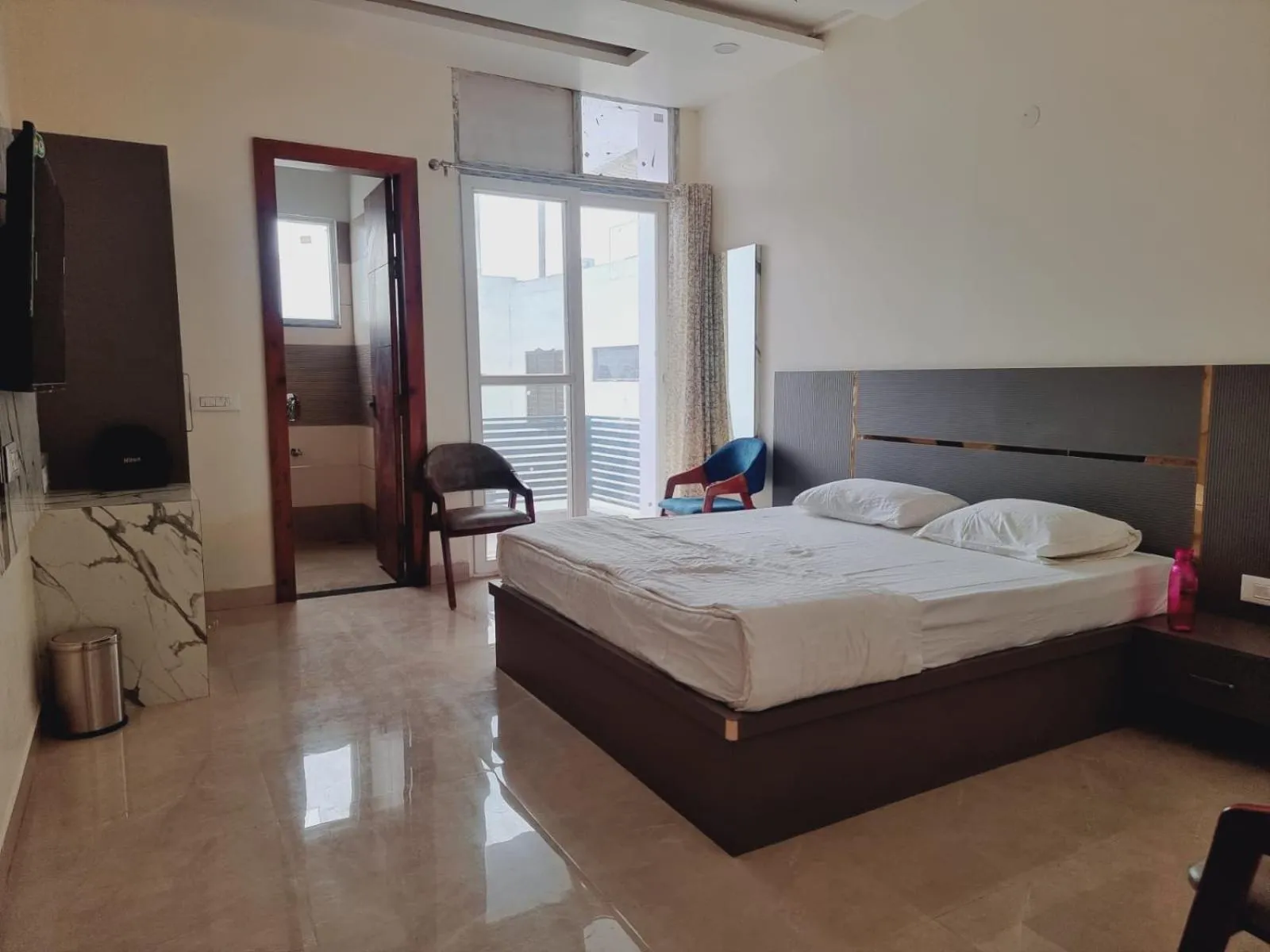 Bed in C T Heights Inn