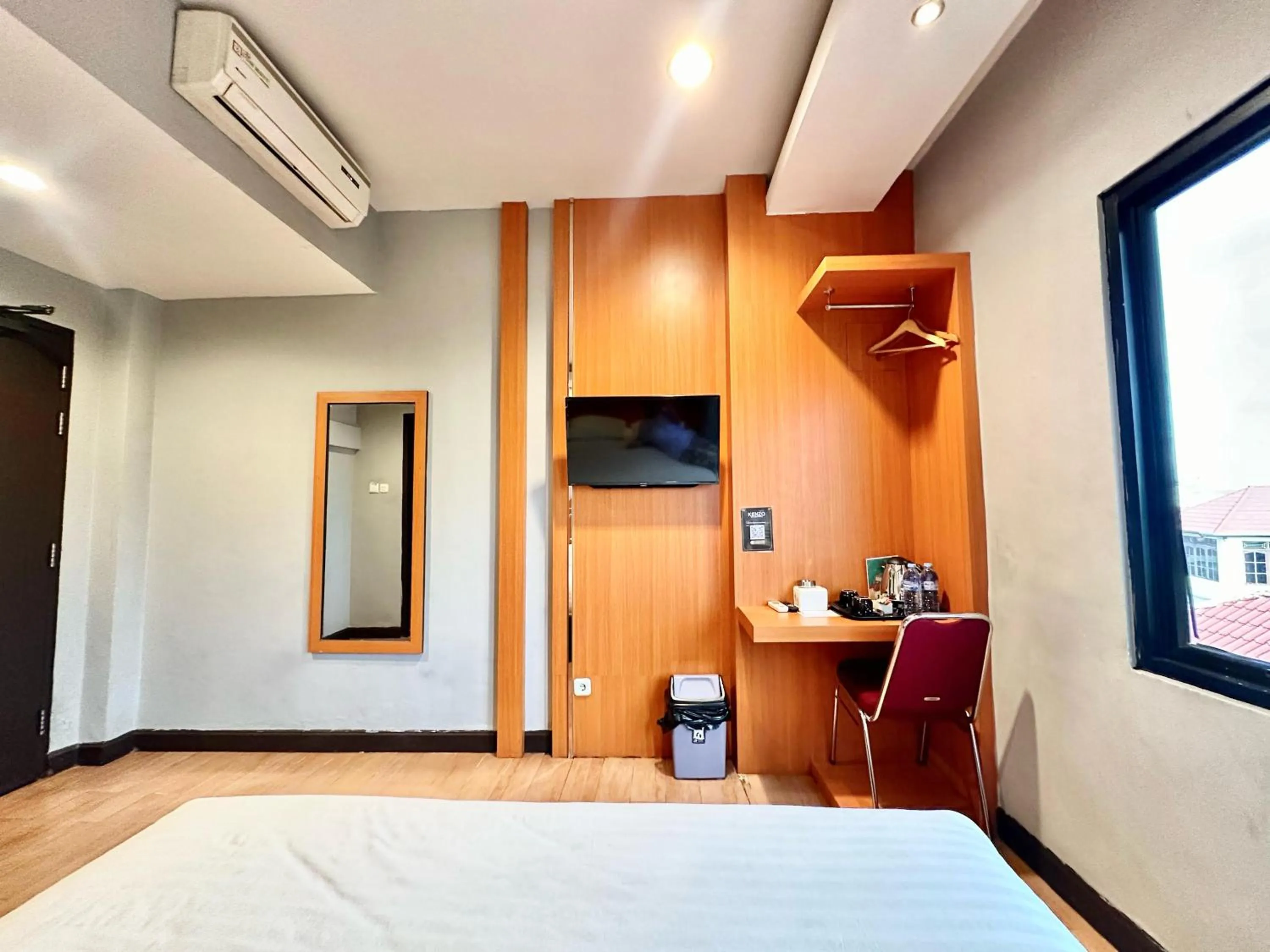 Photo of the whole room, Bed in My Home Hotel Pontianak