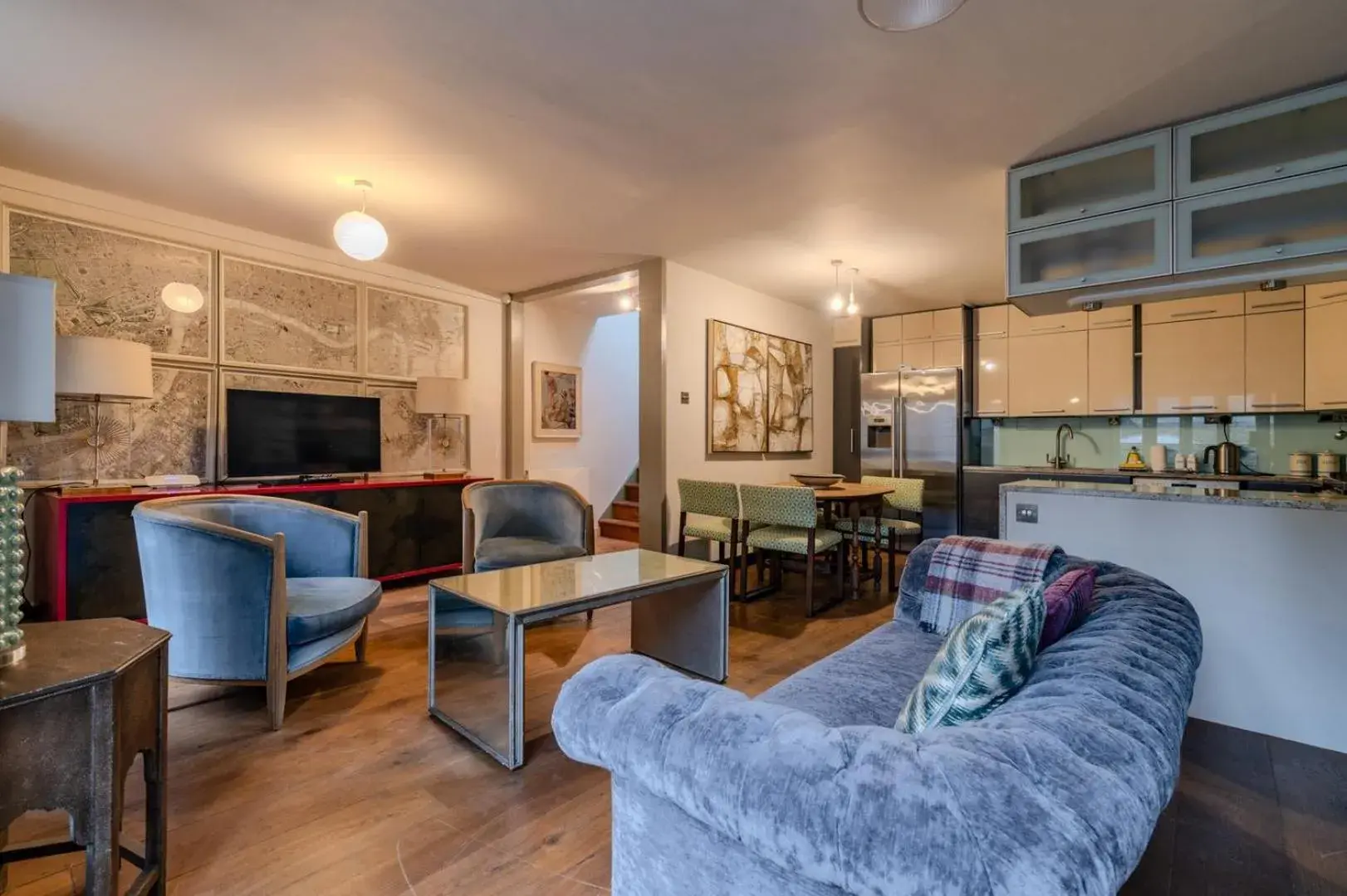 Beautiful Three Bedroom House in West London Beautiful Three Bedroom House in West London