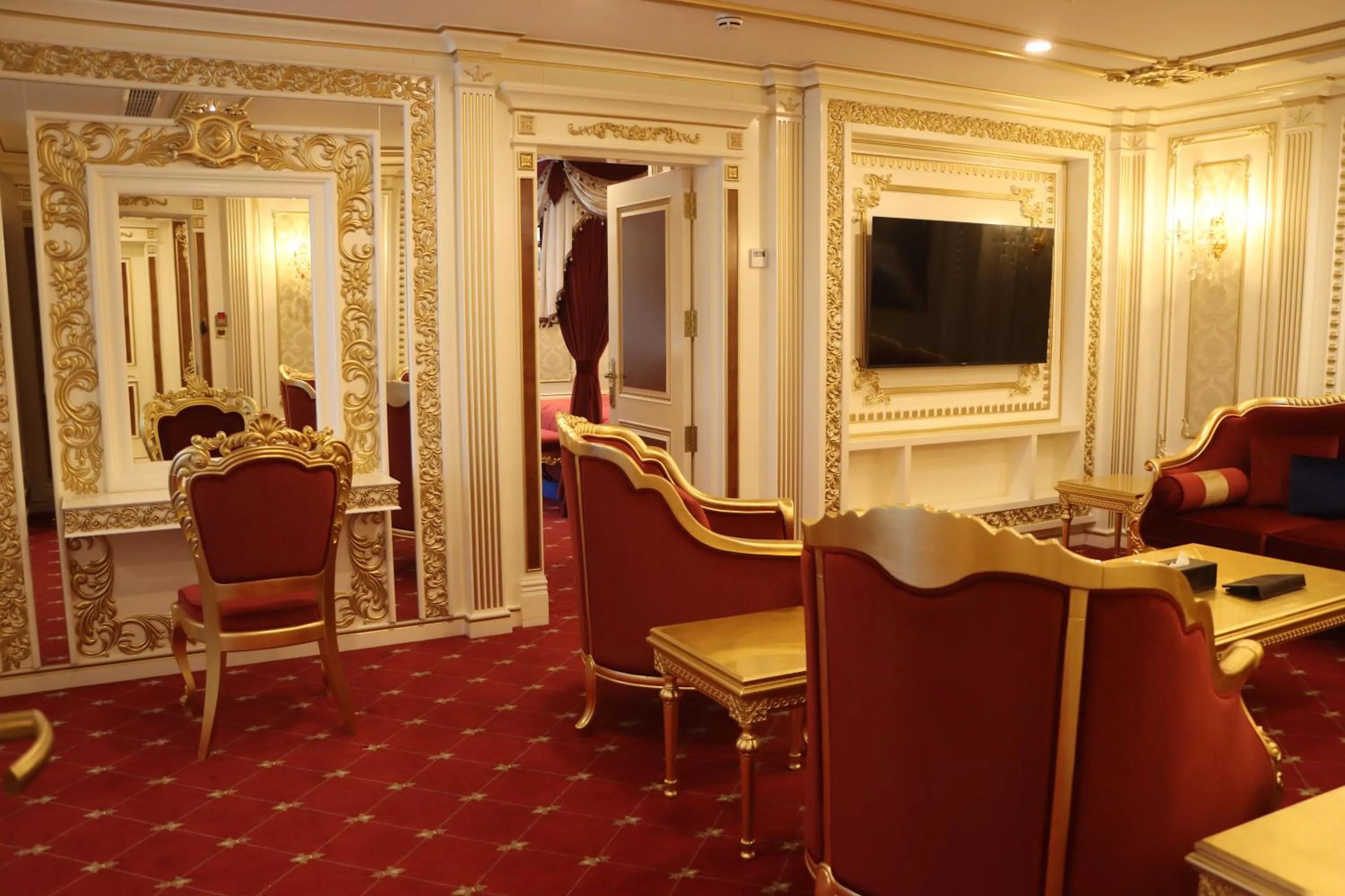 Communal lounge/ TV room in Cristal Erbil Hotel