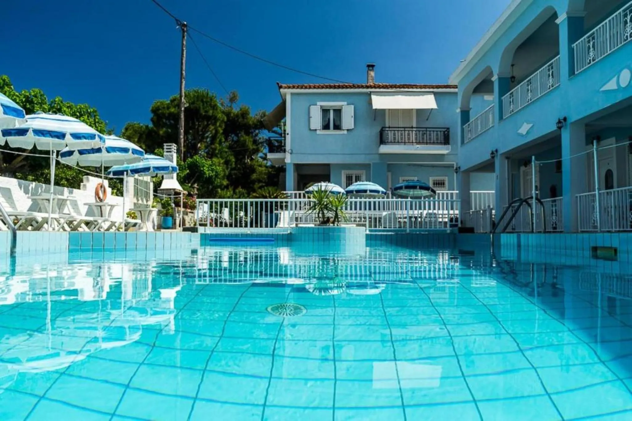 Anna's Studios & Apartments