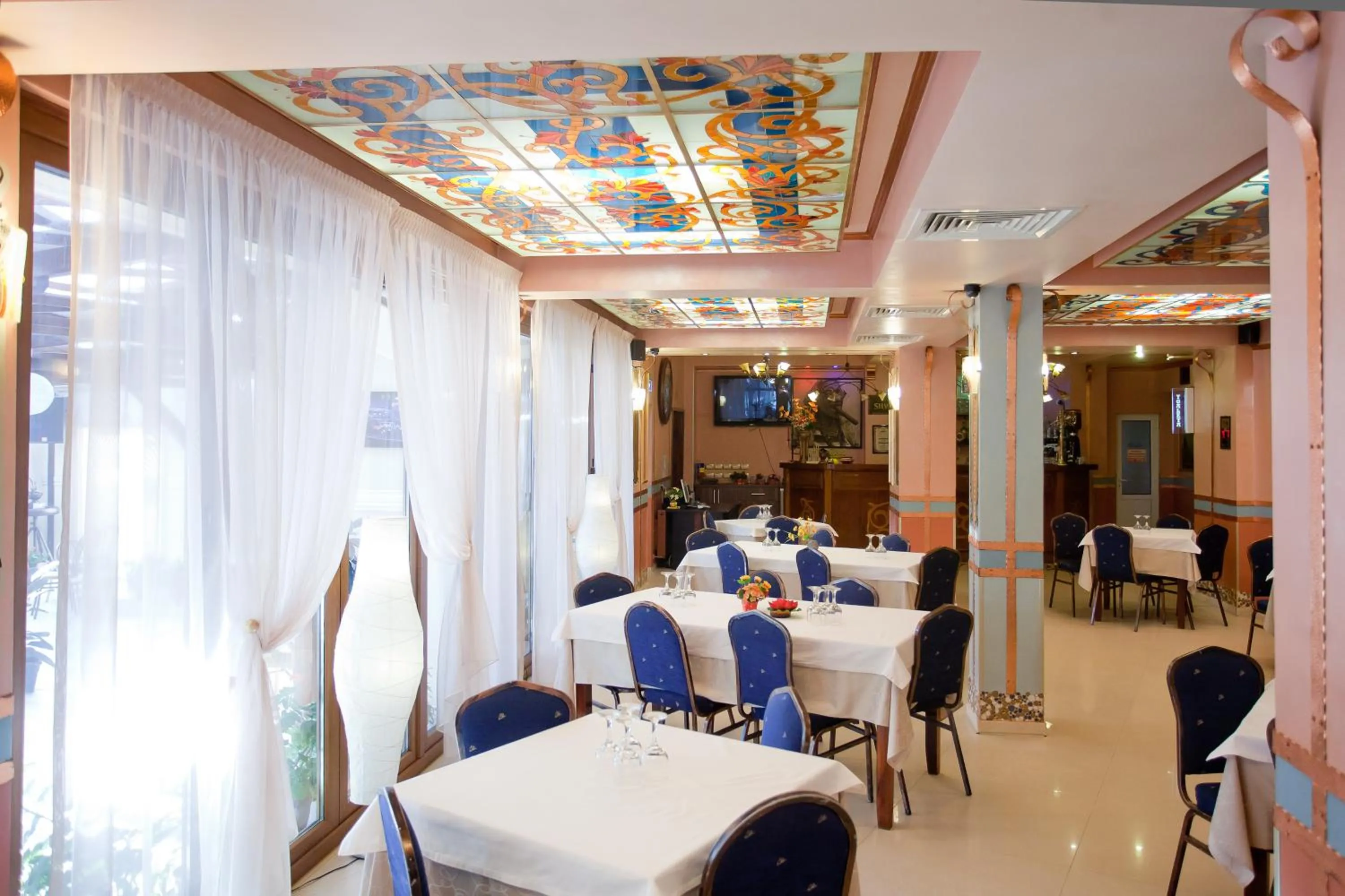 Dining area in Hotel Parc Tecuci