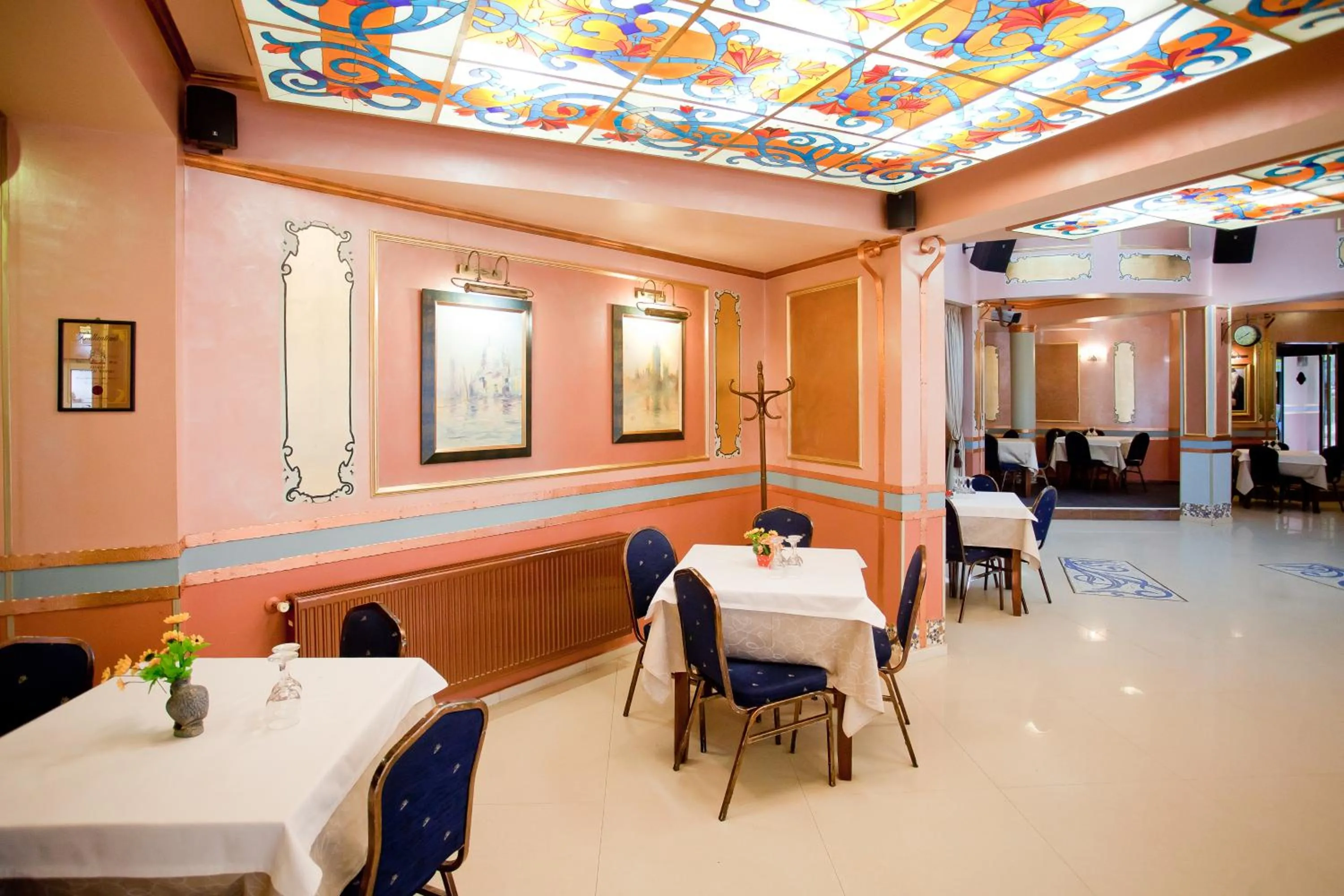 Restaurant/places to eat in Hotel Parc Tecuci