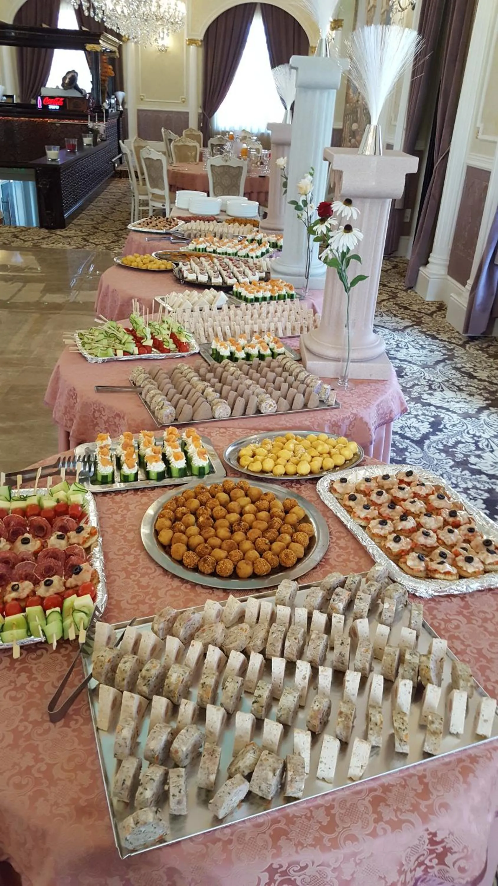Buffet breakfast in Hotel Parc Tecuci