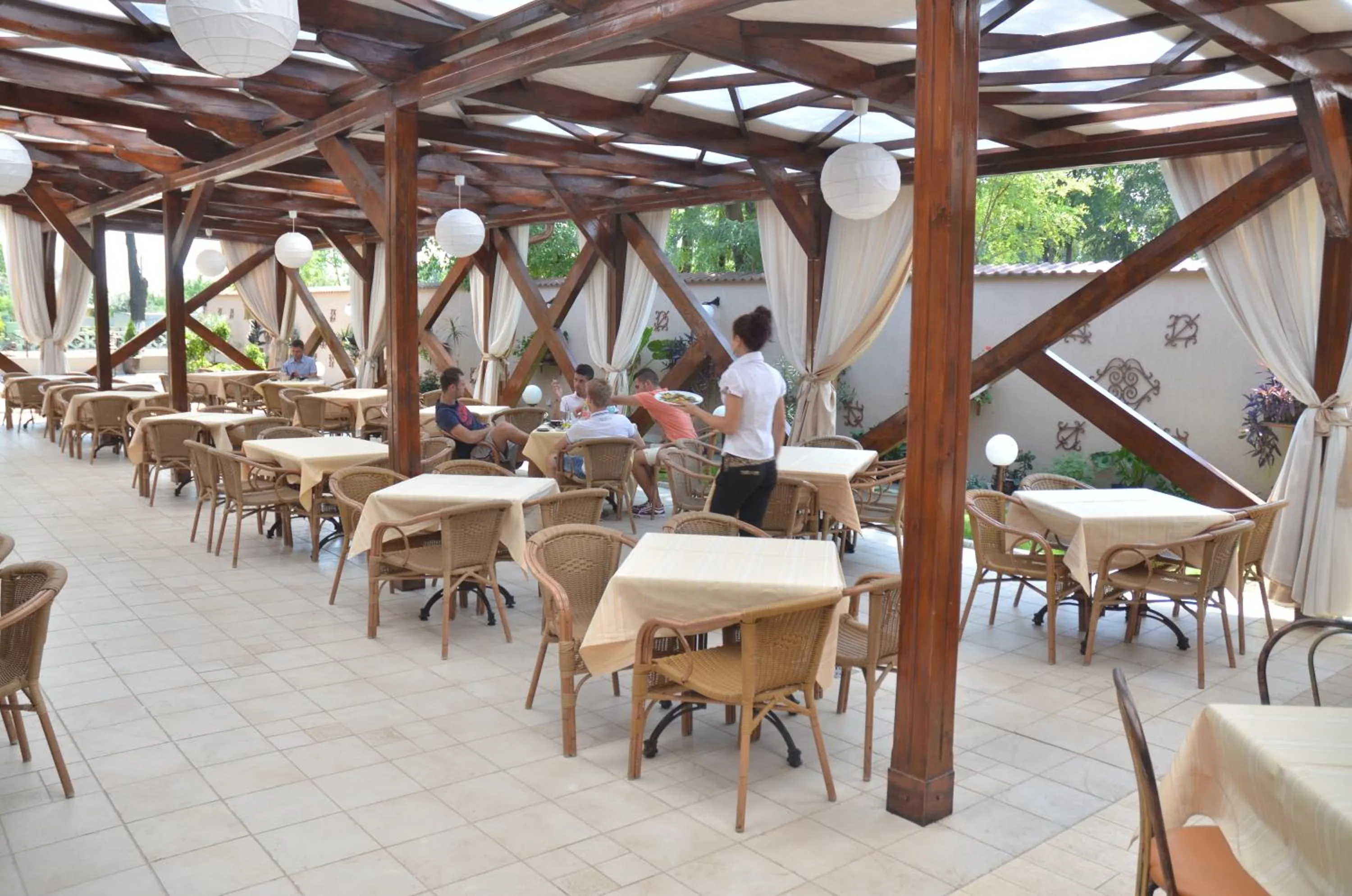 Restaurant/places to eat in Hotel Parc Tecuci