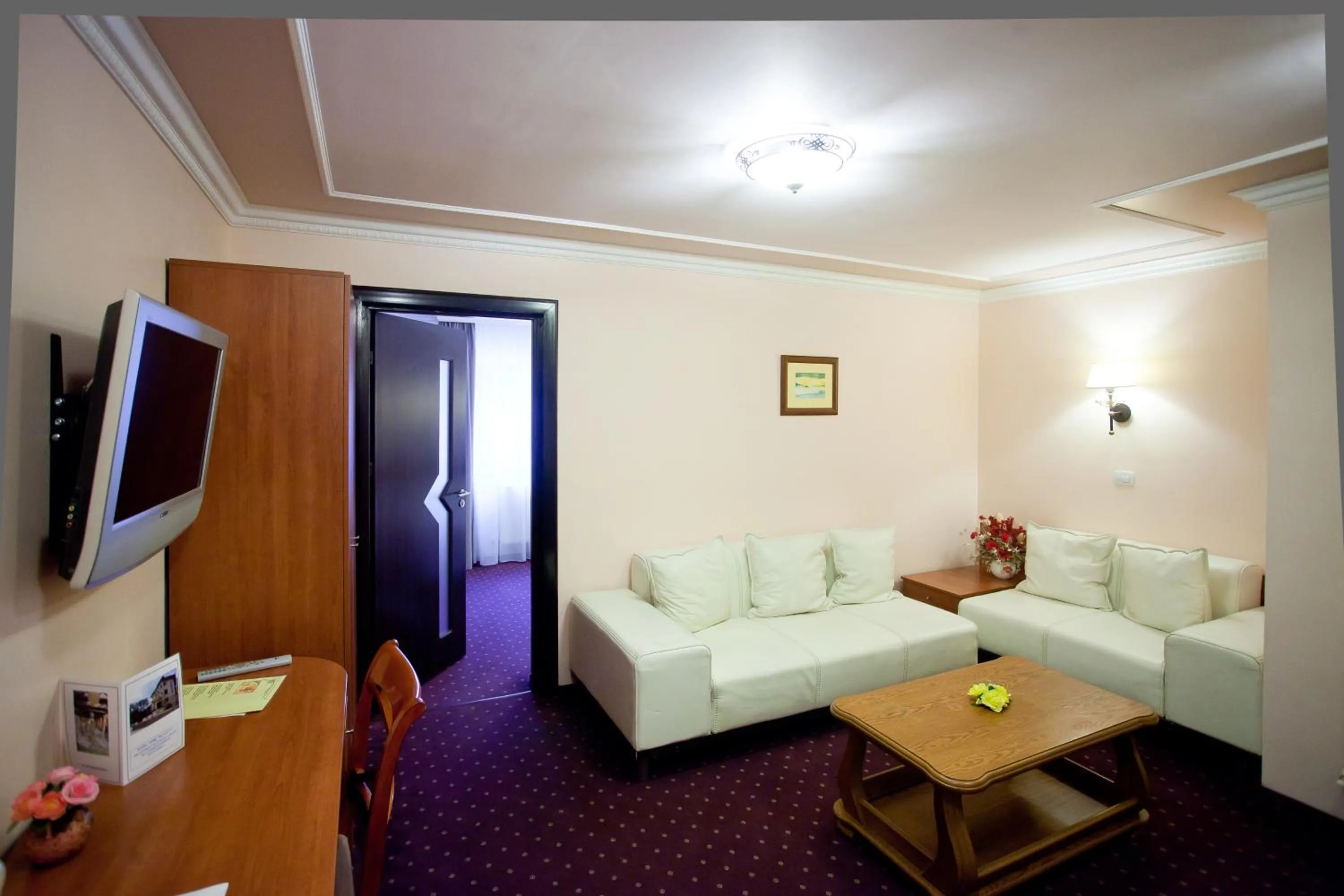 Living room, Bed in Hotel Parc Tecuci
