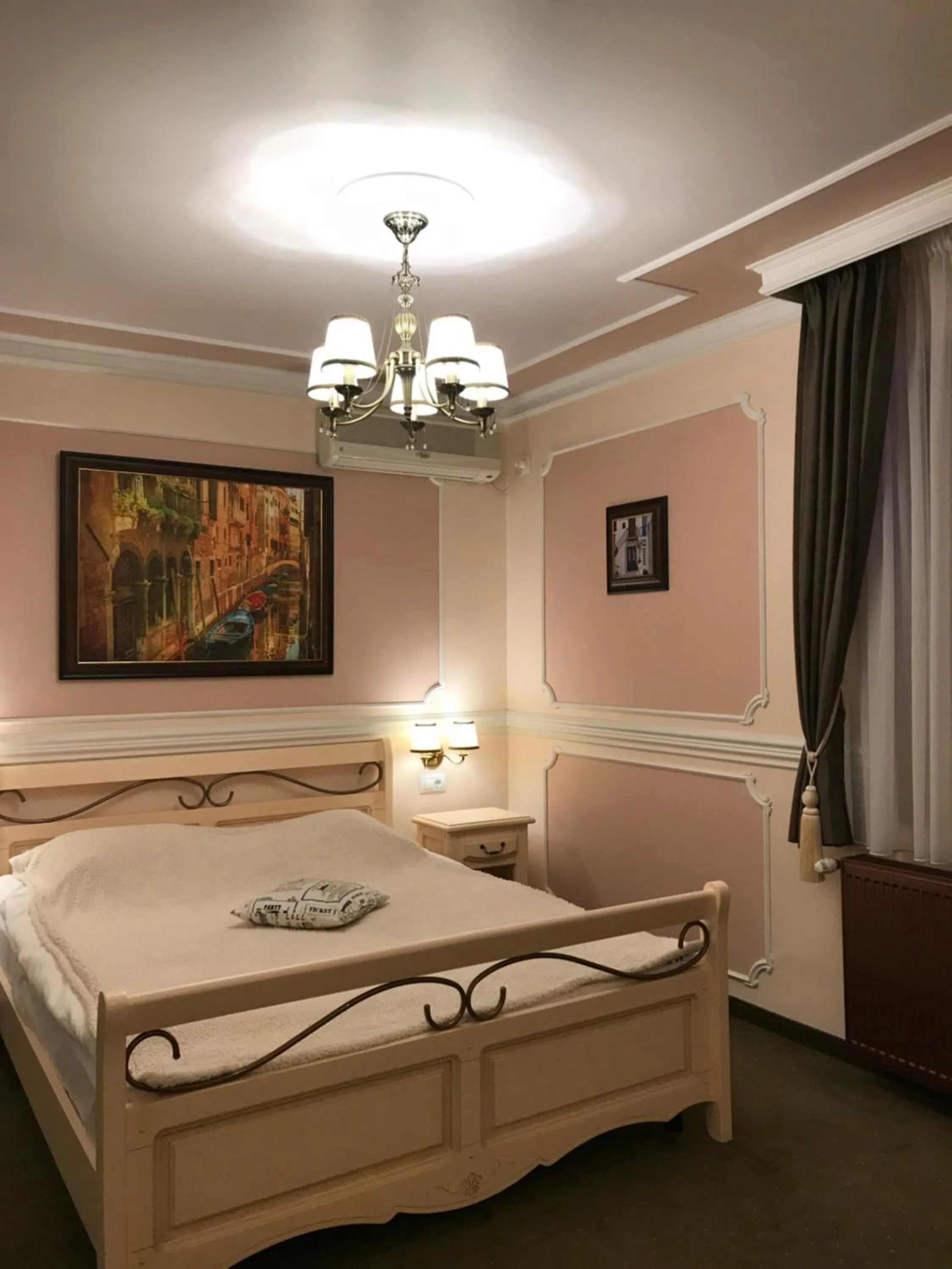 Bed in Hotel Parc Tecuci