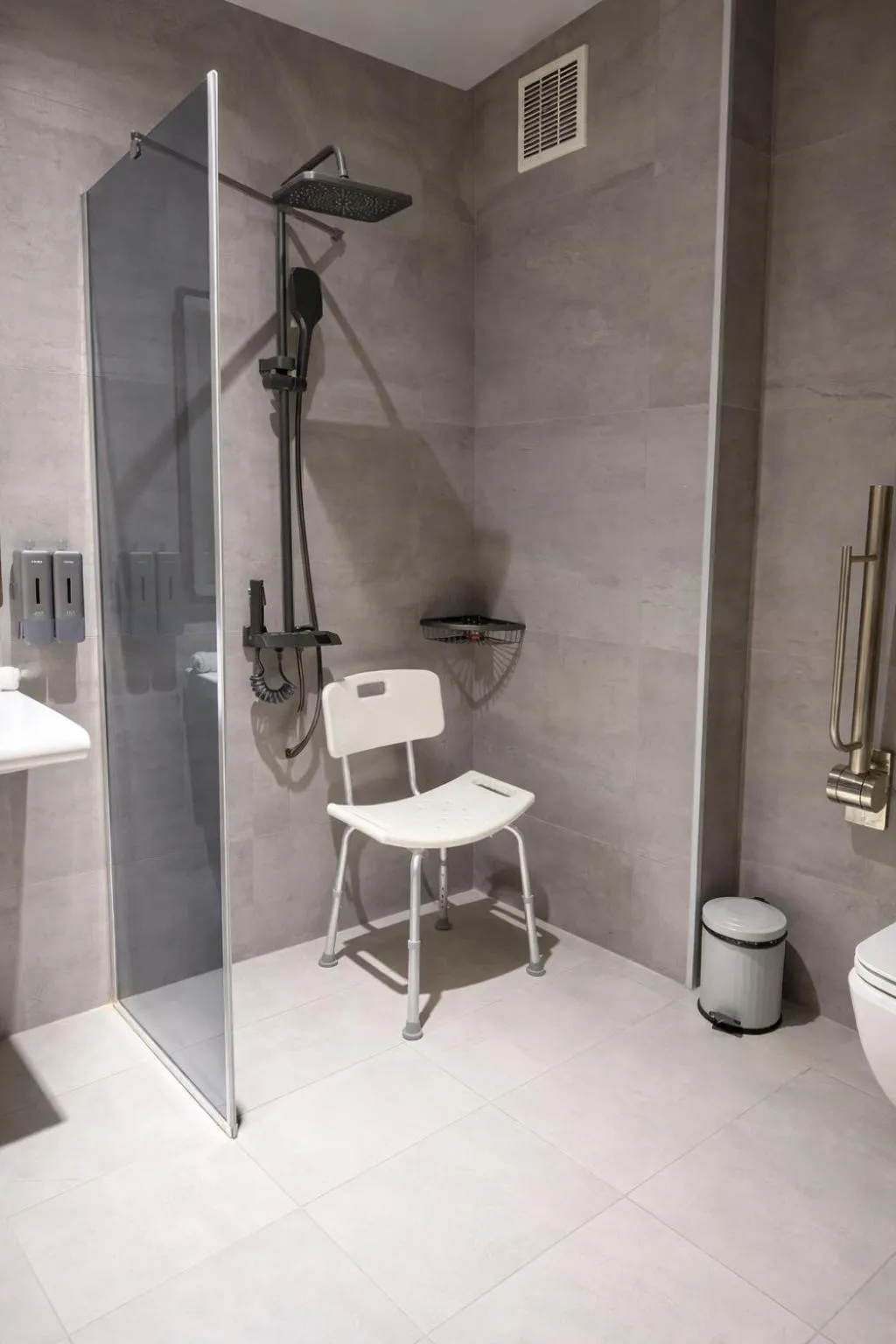 Shower in Grey Star Hotel