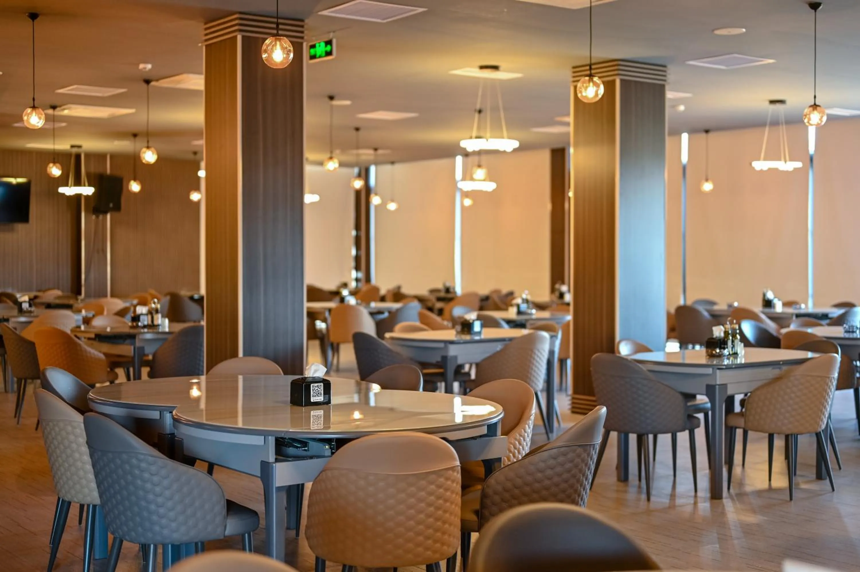 Restaurant/places to eat in Grey Star Hotel