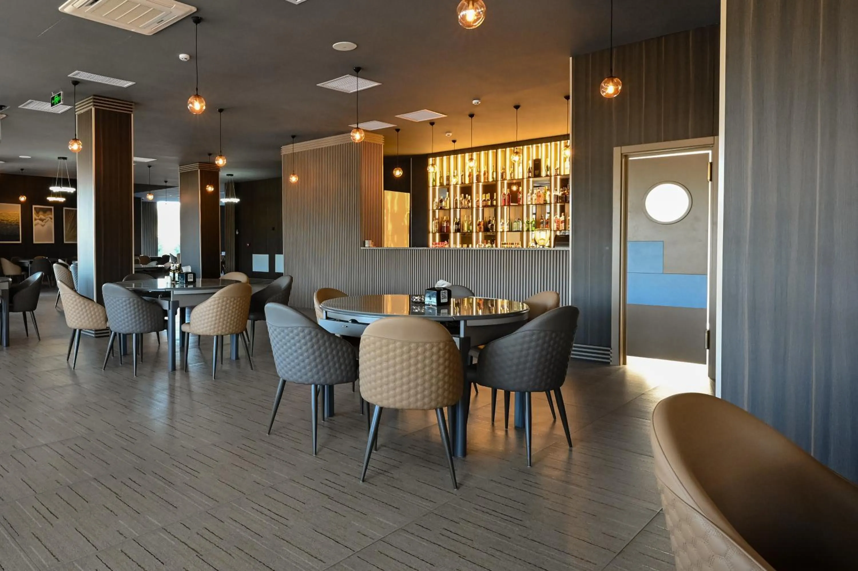 Restaurant/places to eat in Grey Star Hotel