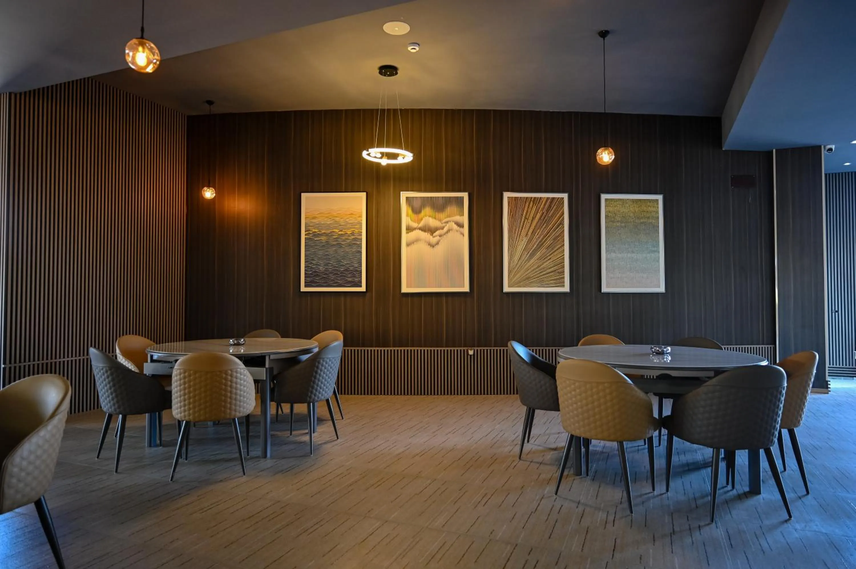 Restaurant/places to eat in Grey Star Hotel