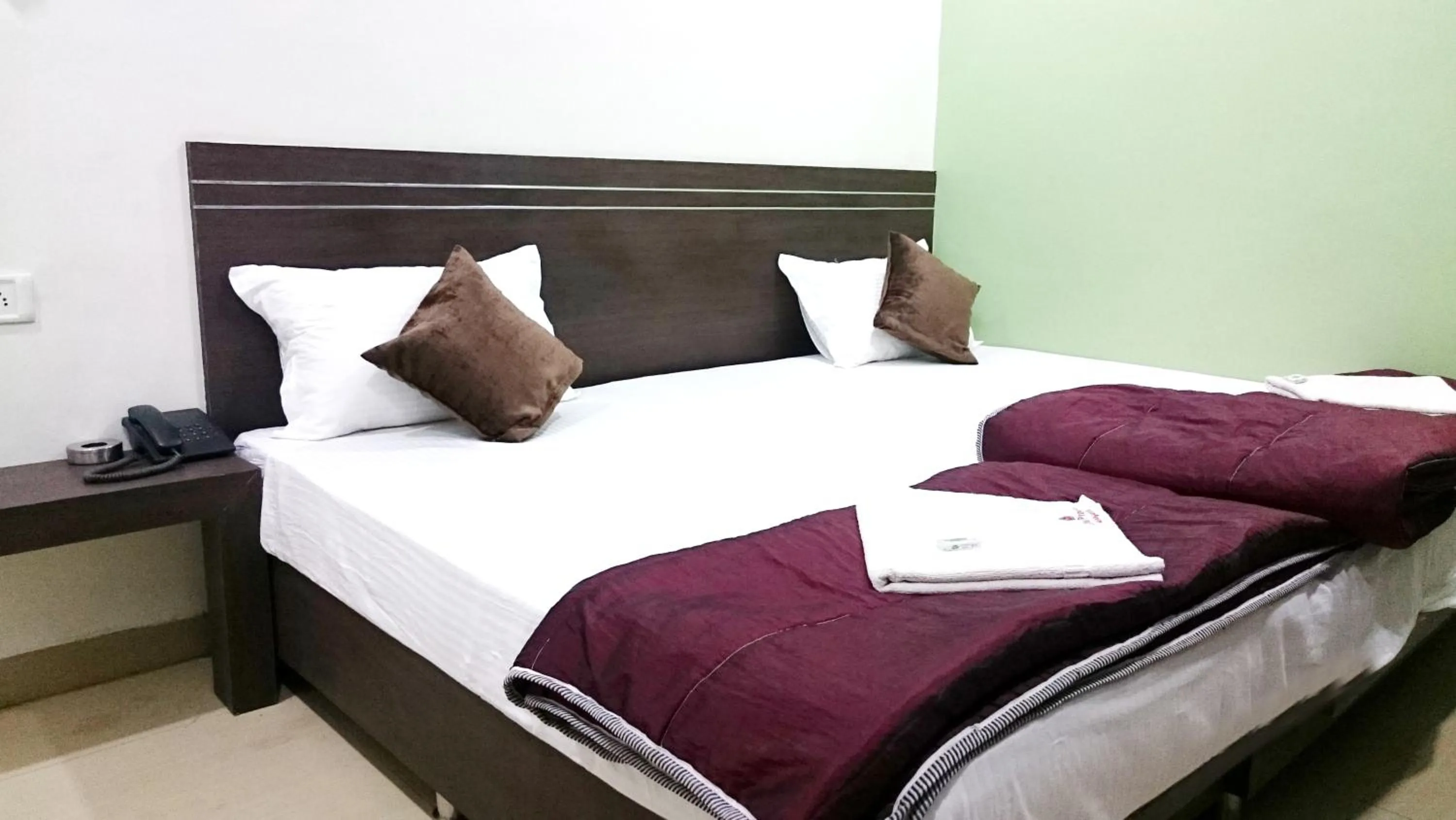 cot, Bed in Hotel Preetam Aurangabad