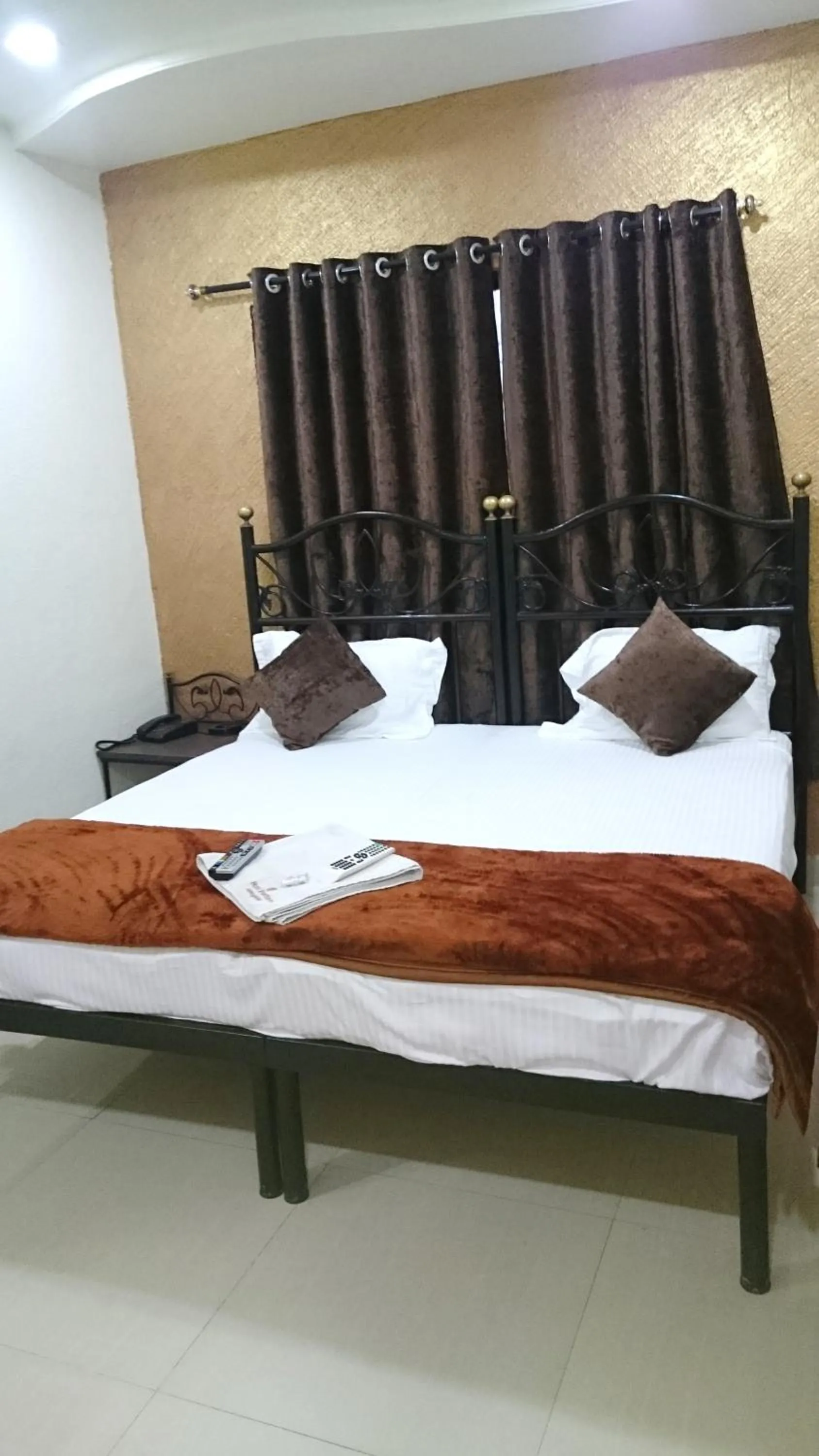cot, Bed in Hotel Preetam Aurangabad