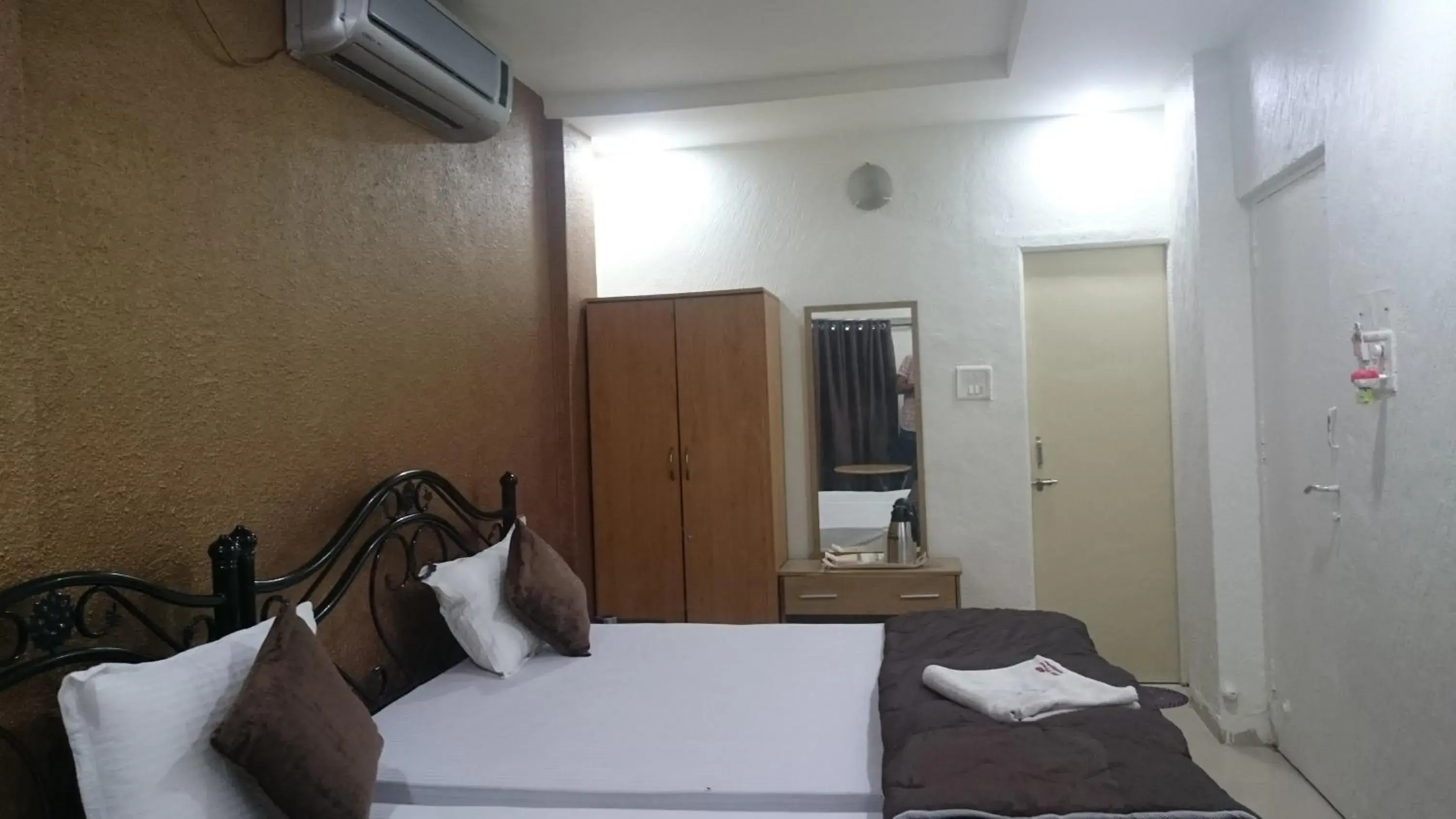 Superior Double Room in Hotel Preetam Aurangabad Superior Double Room in Hotel Preetam Aurangabad