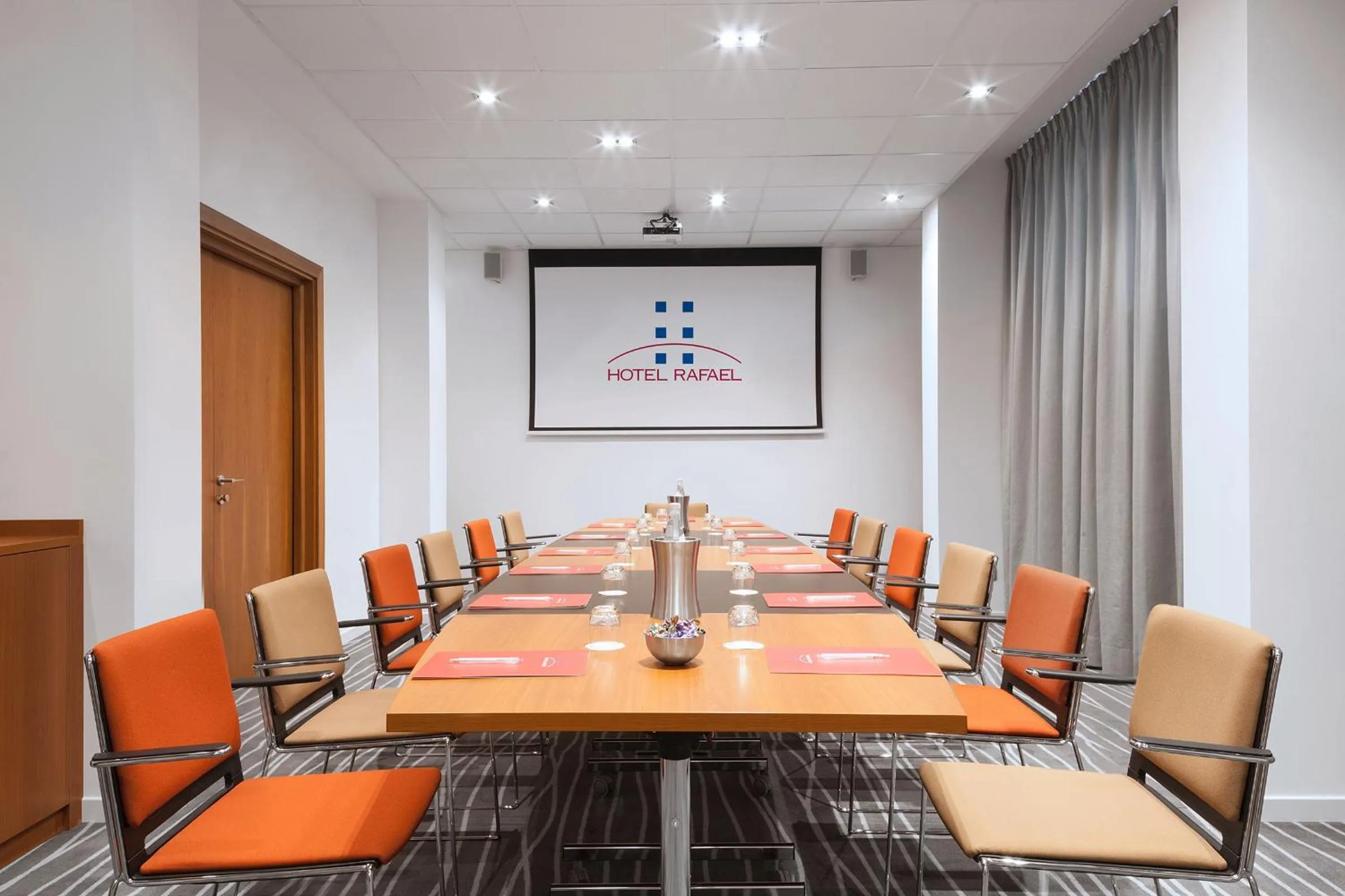 Meeting/conference room in Hotel Rafael