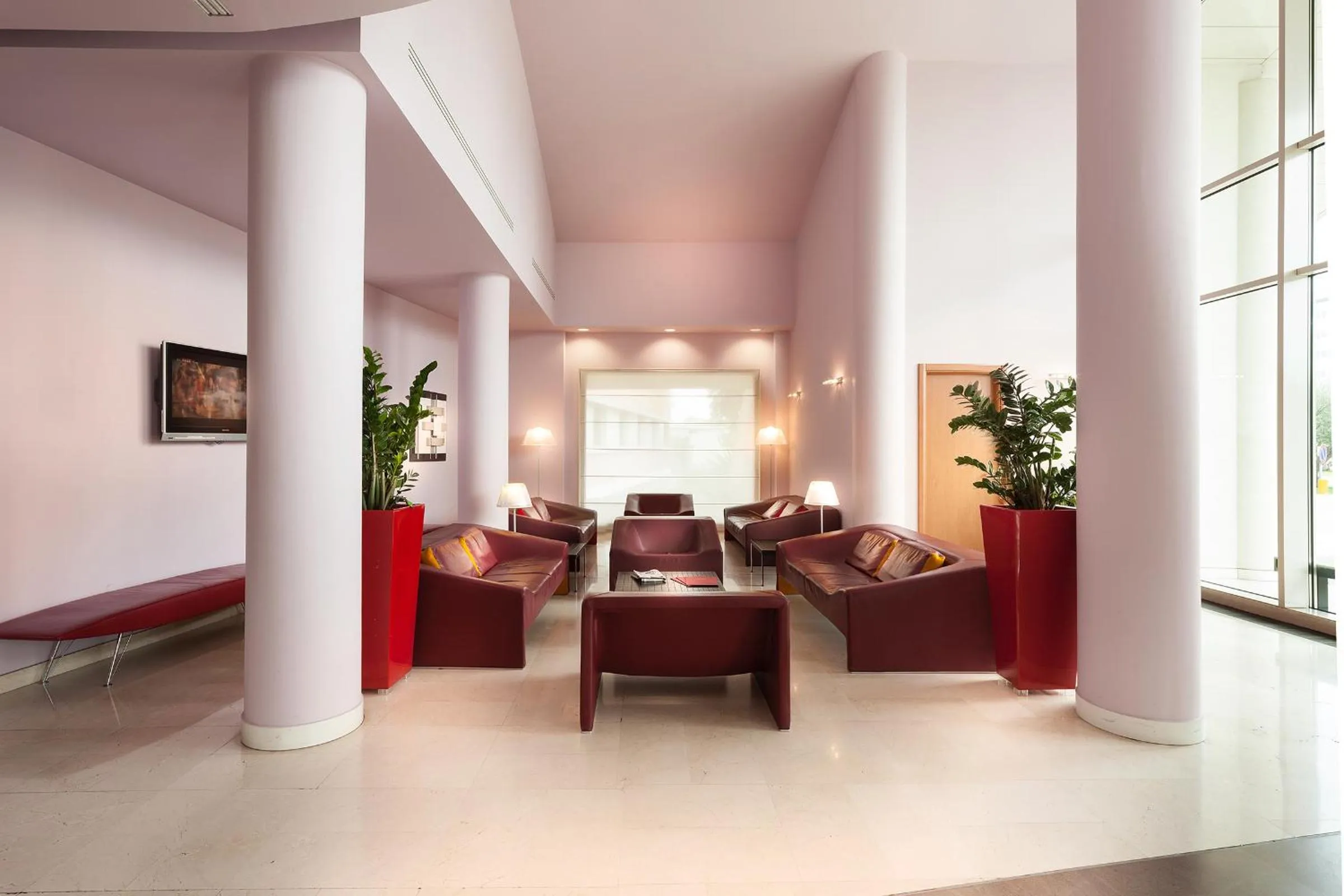 Communal lounge/ TV room in Hotel Rafael