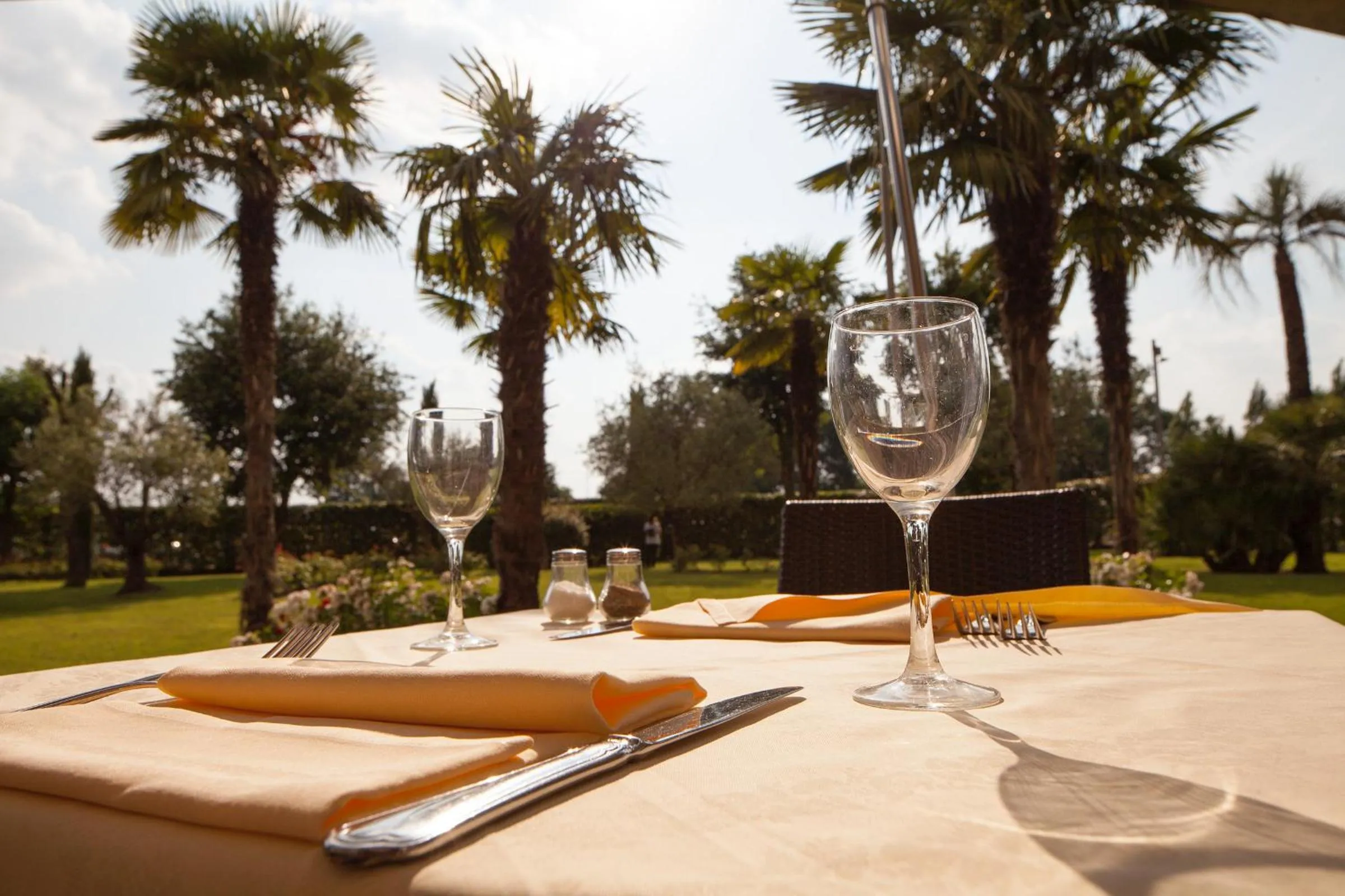 Restaurant/places to eat in Hotel Rafael