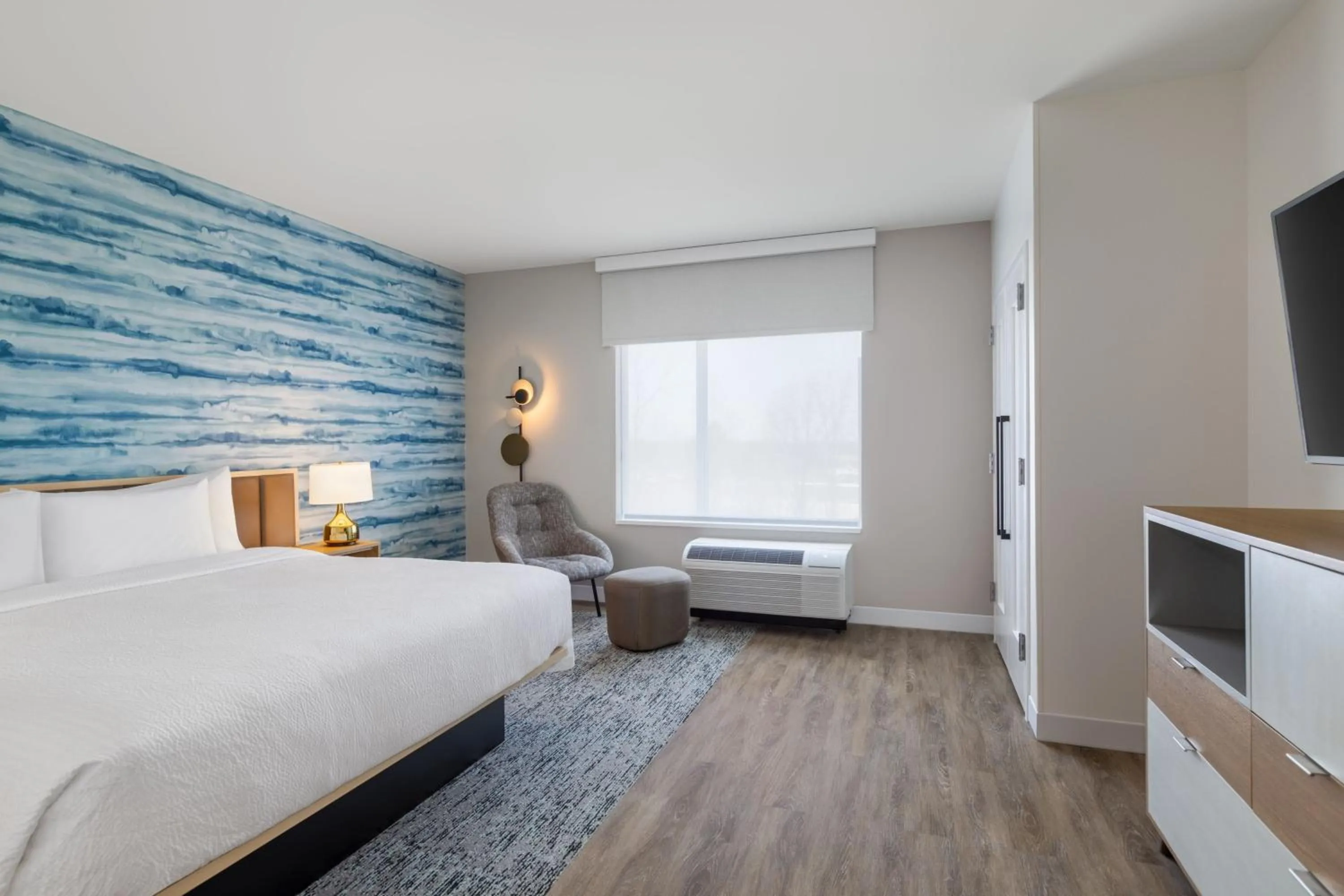 Bedroom, Bed in TownePlace Suites by Marriott Geneva at SPIRE Academy
