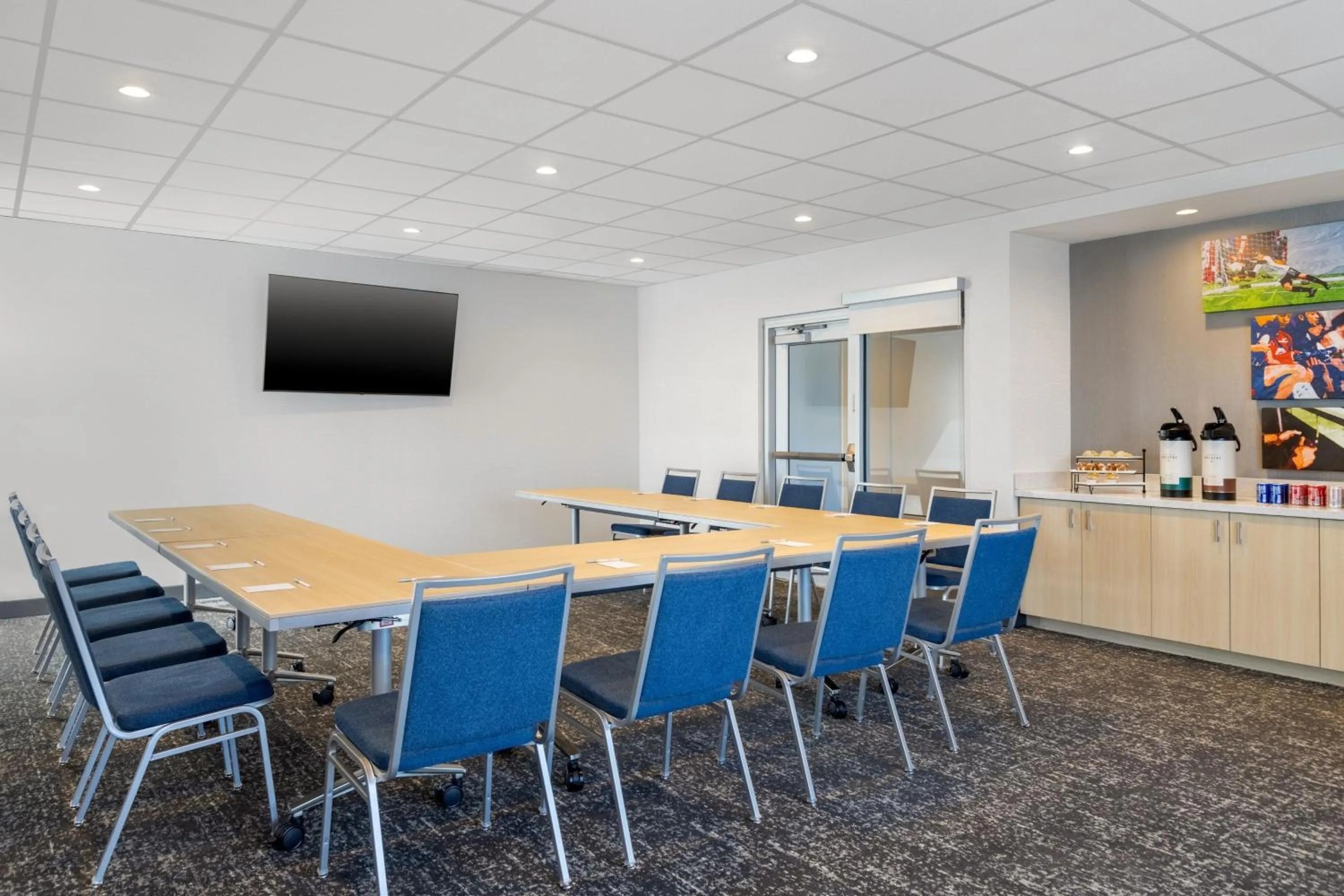 Meeting/conference room in TownePlace Suites by Marriott Geneva at SPIRE Academy