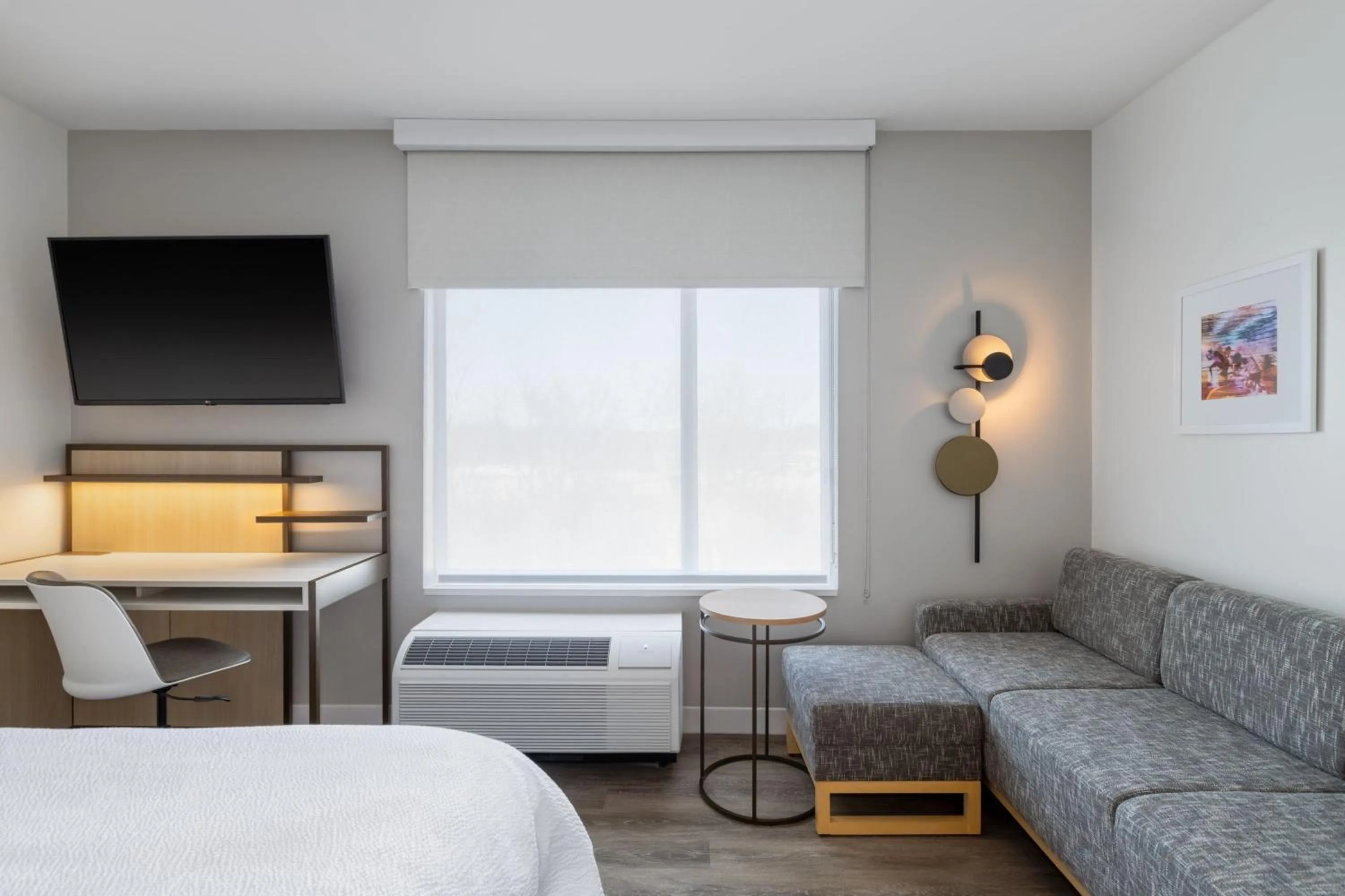 Photo of the whole room, Bed in TownePlace Suites by Marriott Geneva at SPIRE Academy