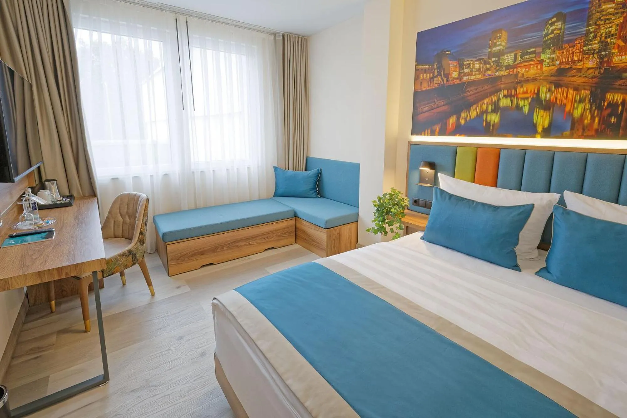 Photo of the whole room, Bed in Friends Hotel Düsseldorf-Airport Ratingen