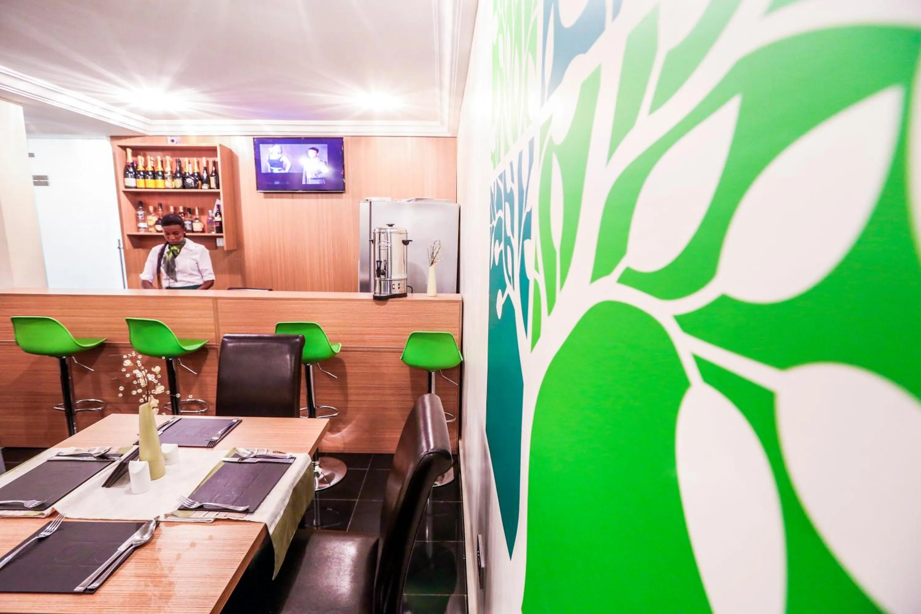 Restaurant/places to eat in Tranquil Mews Hotel