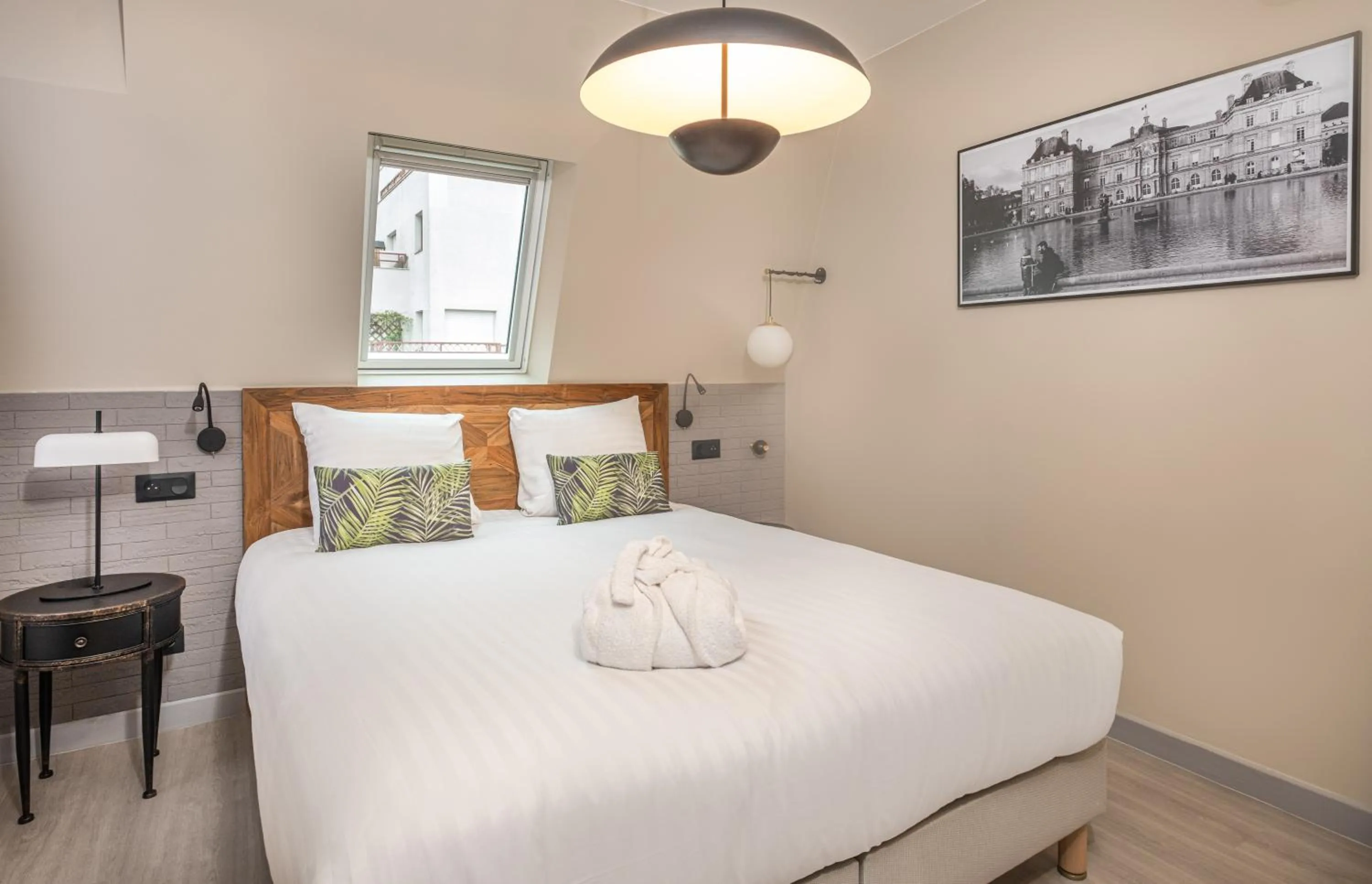 Bed in Appart'hôtel East Paris Suite