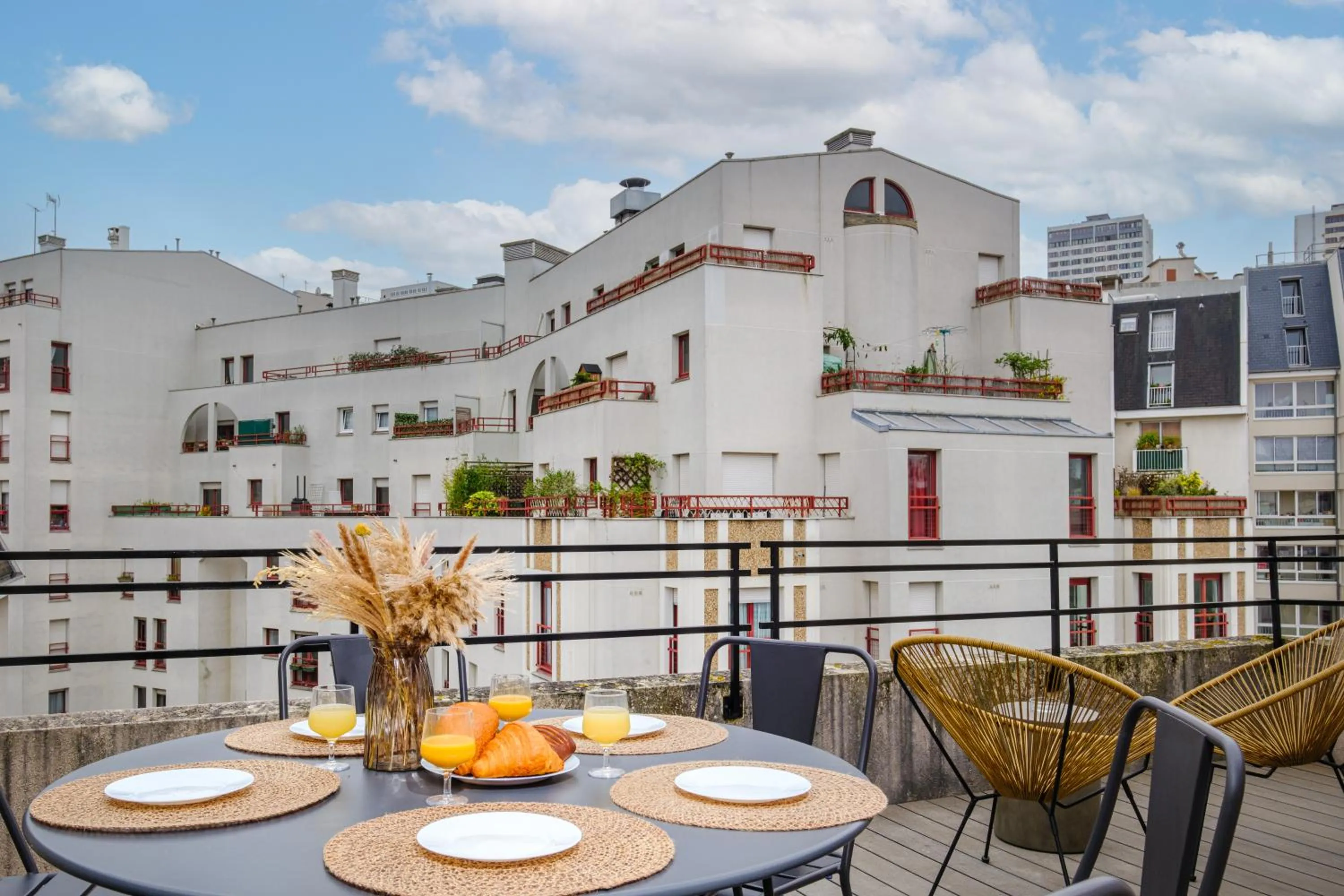 Property building in Appart'hôtel East Paris Suite