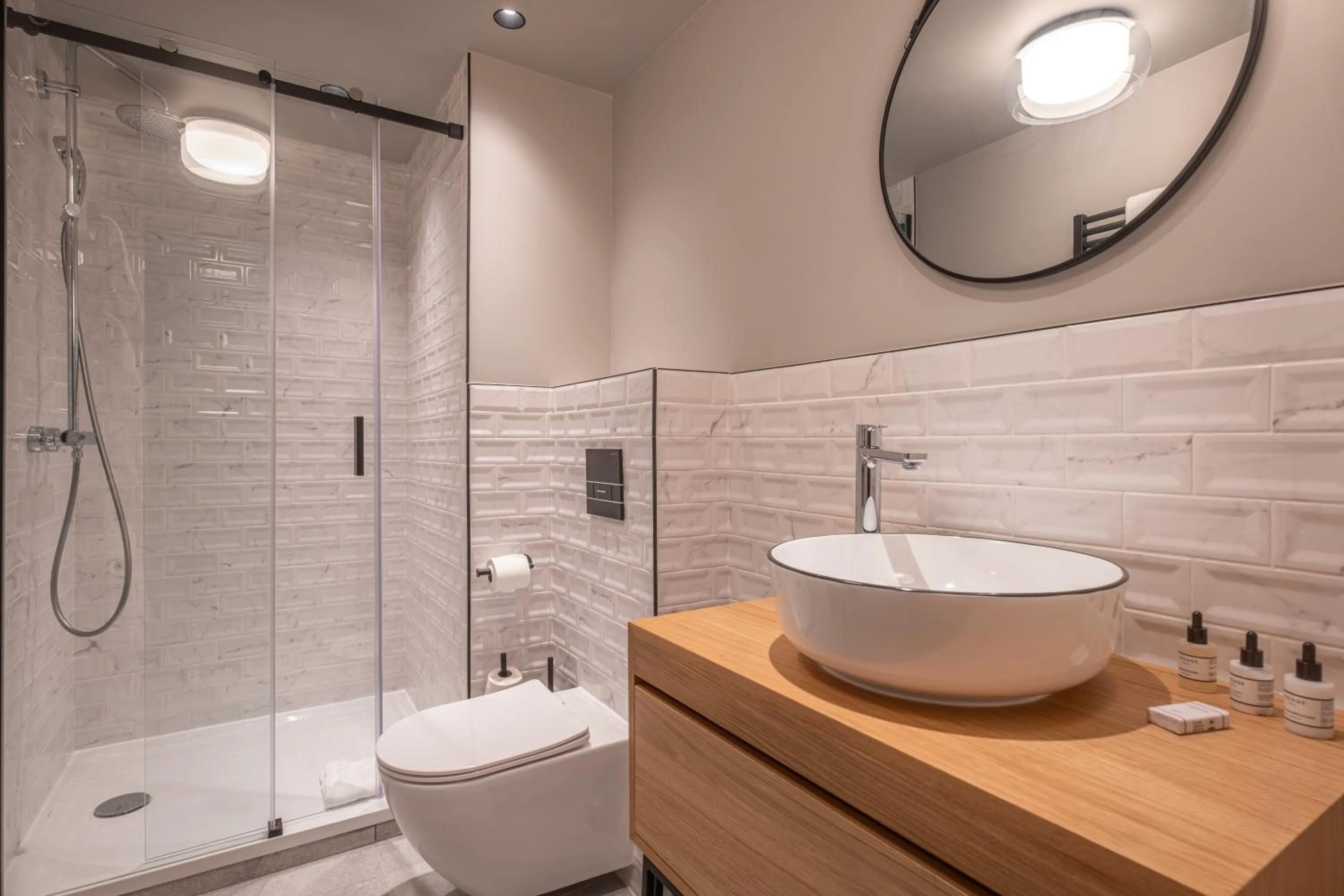 Shower in Appart'hôtel East Paris Suite