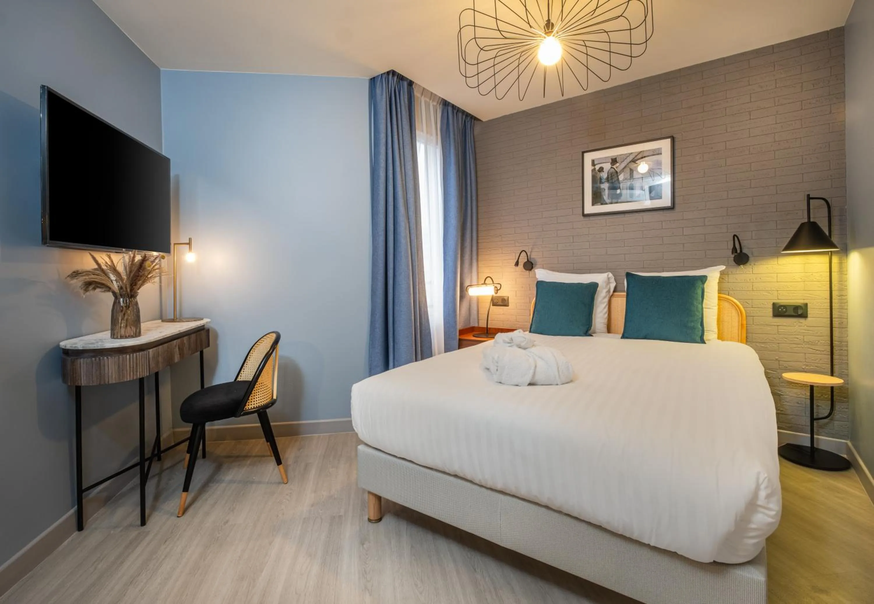 Bed in Appart'hôtel East Paris Suite