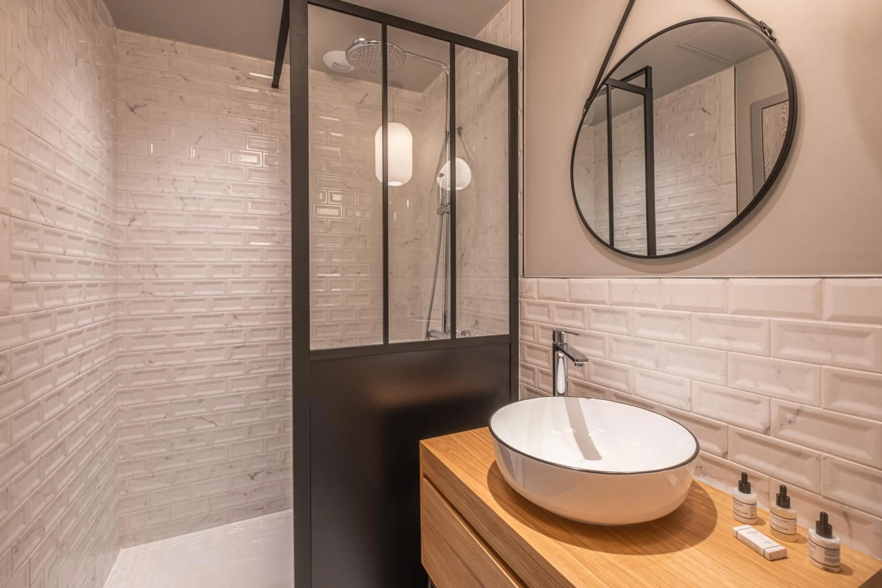 Shower in Appart'hôtel East Paris Suite