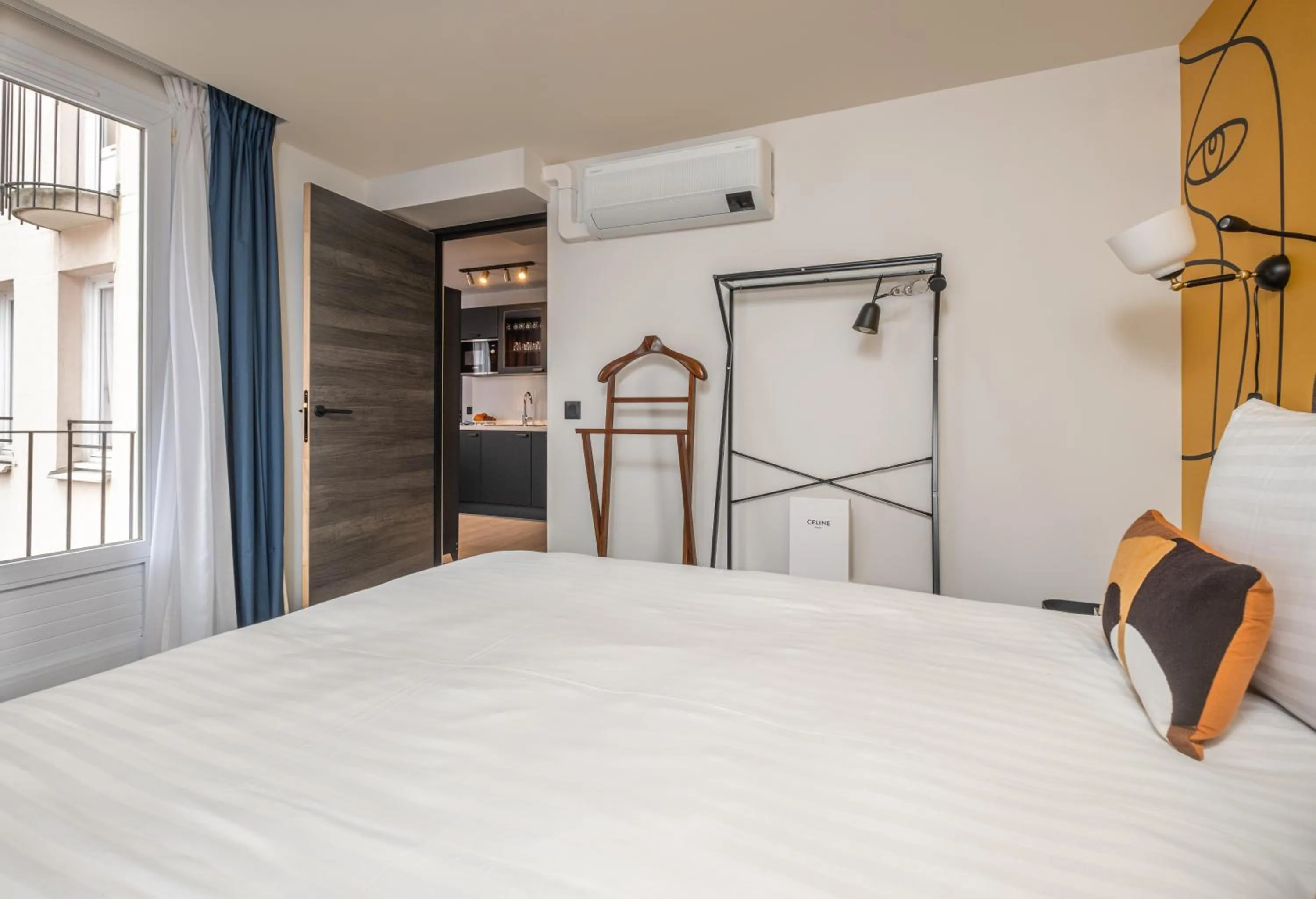 Bed in Appart'hôtel East Paris Suite