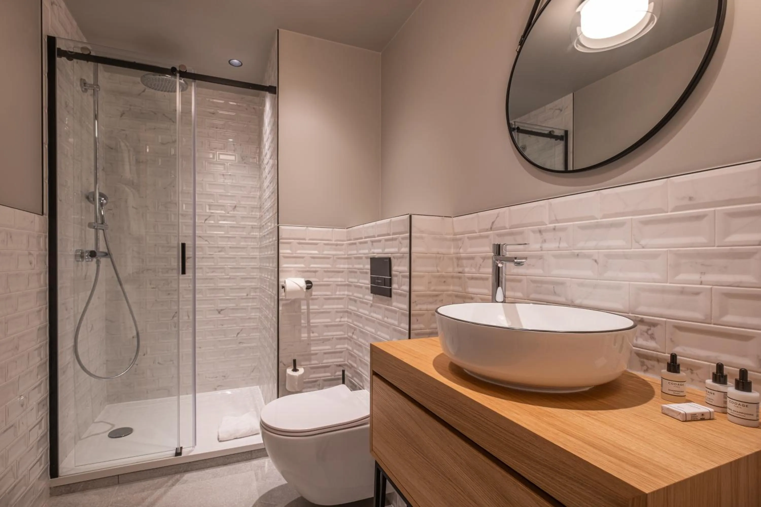 Shower in Appart'hôtel East Paris Suite